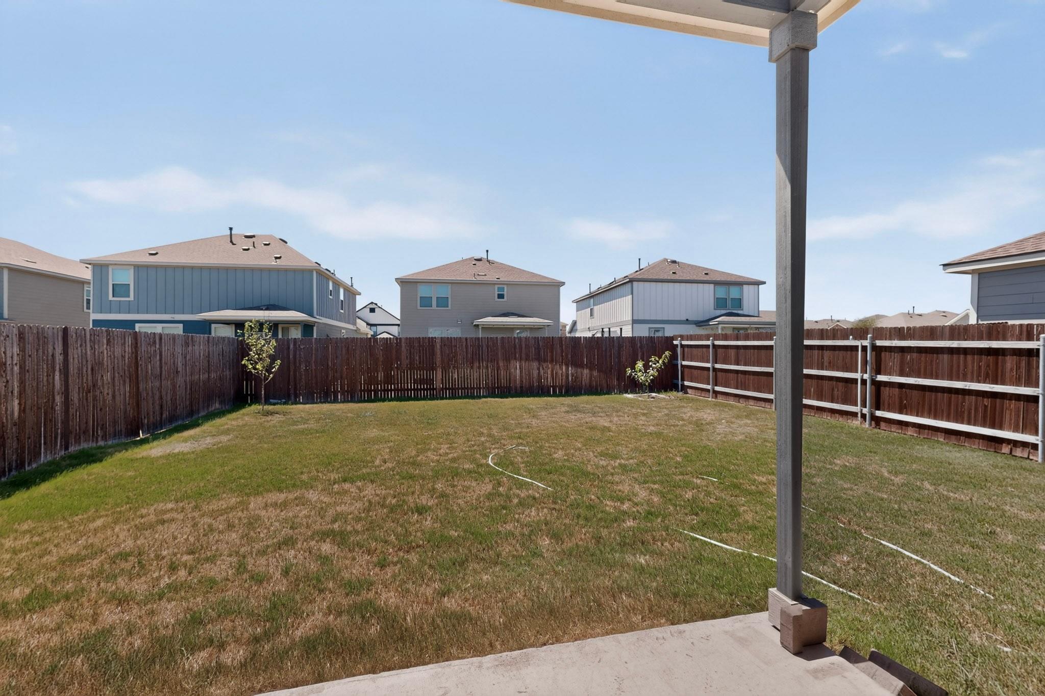 225 English Oak St Property Photo 20