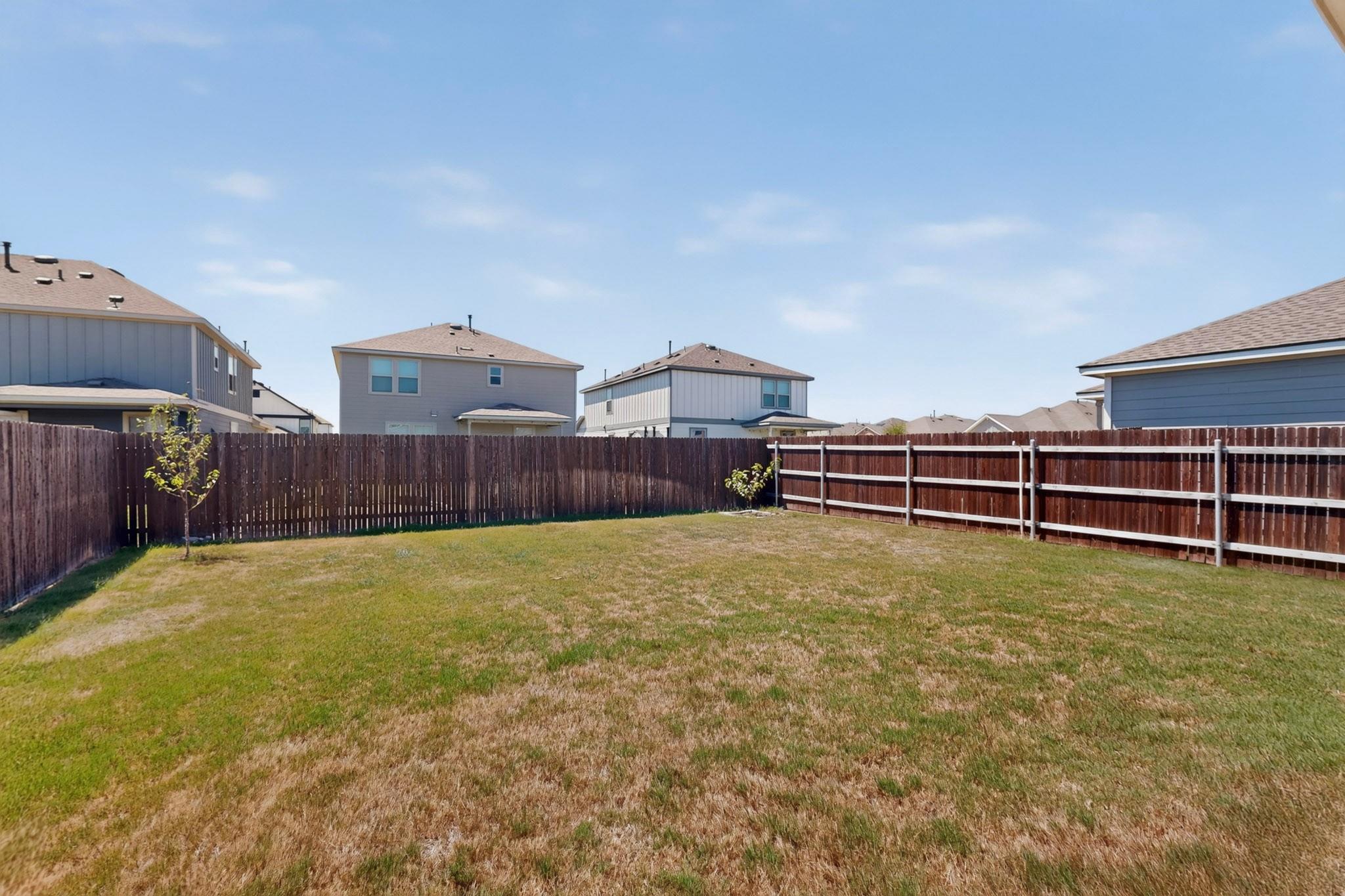 225 English Oak St Property Photo 21