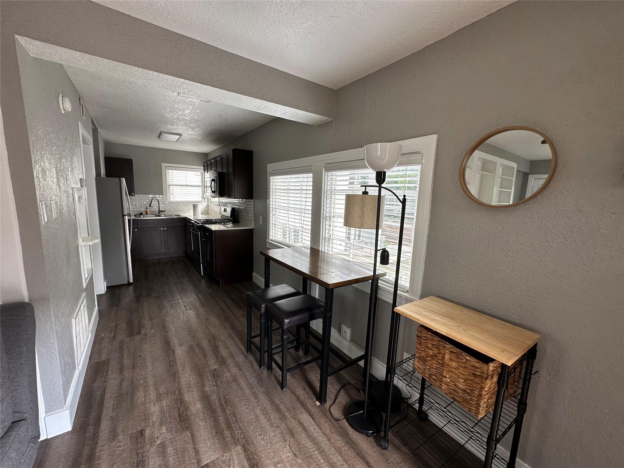 404 W 51st St #b Property Photo 3
