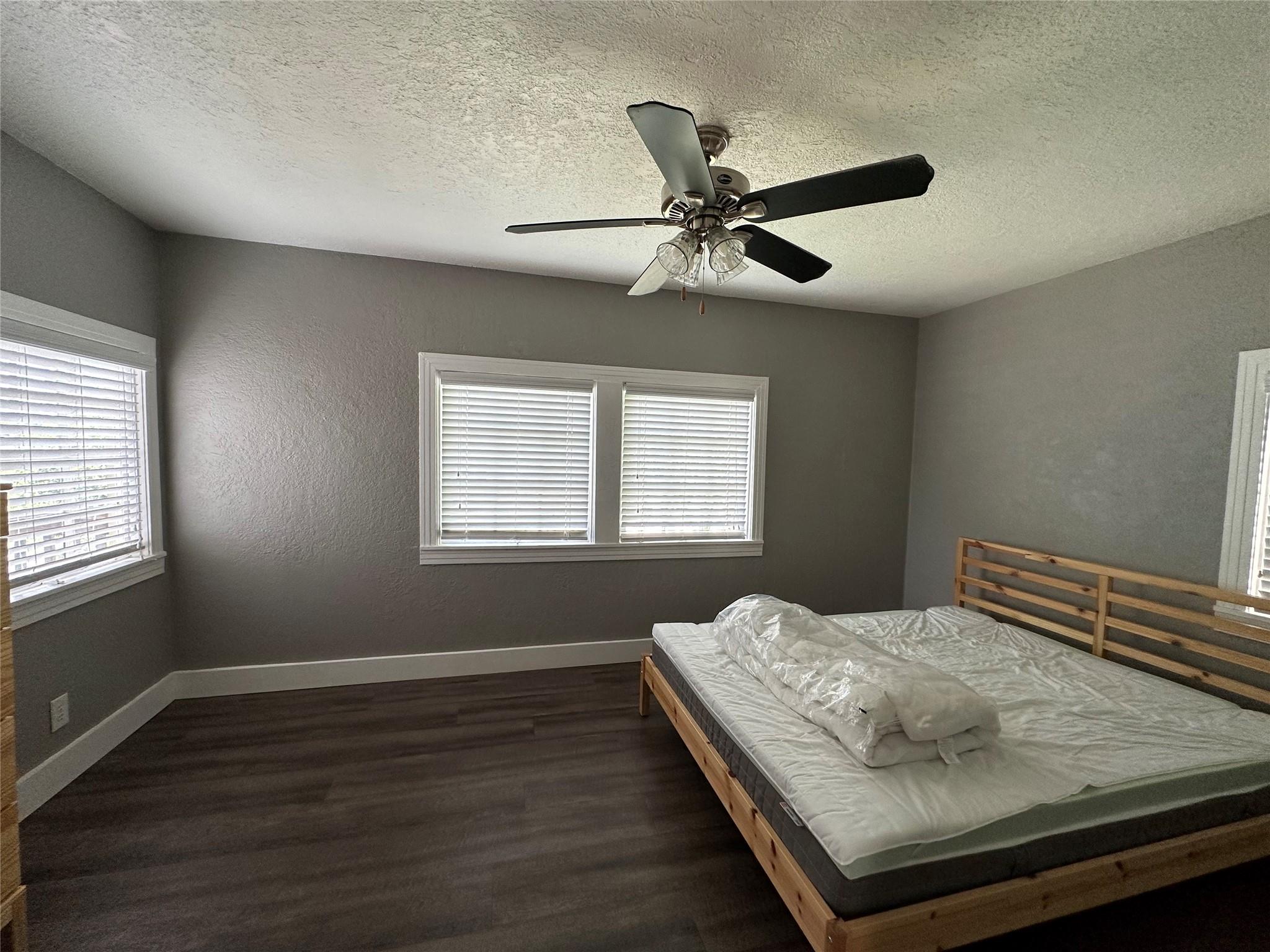 404 W 51st St #b Property Photo 9