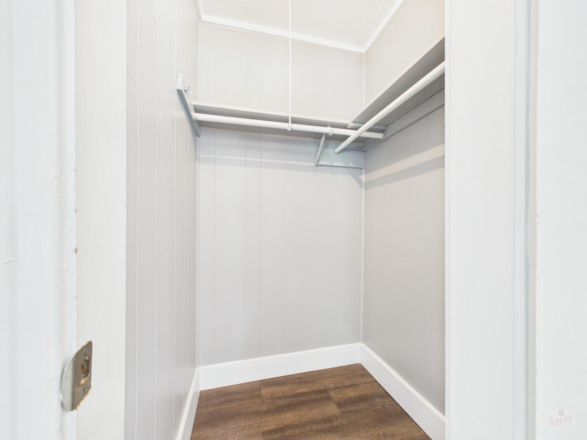 404 W 51st St #b Property Photo 11