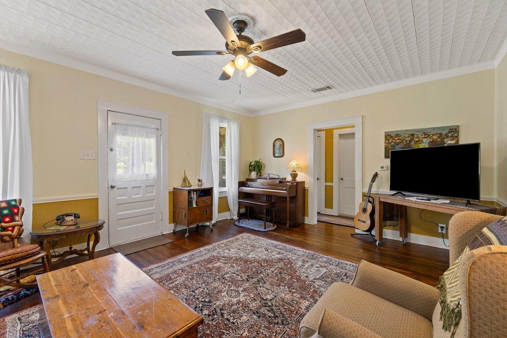 807 Cecelia St Property Photo 6