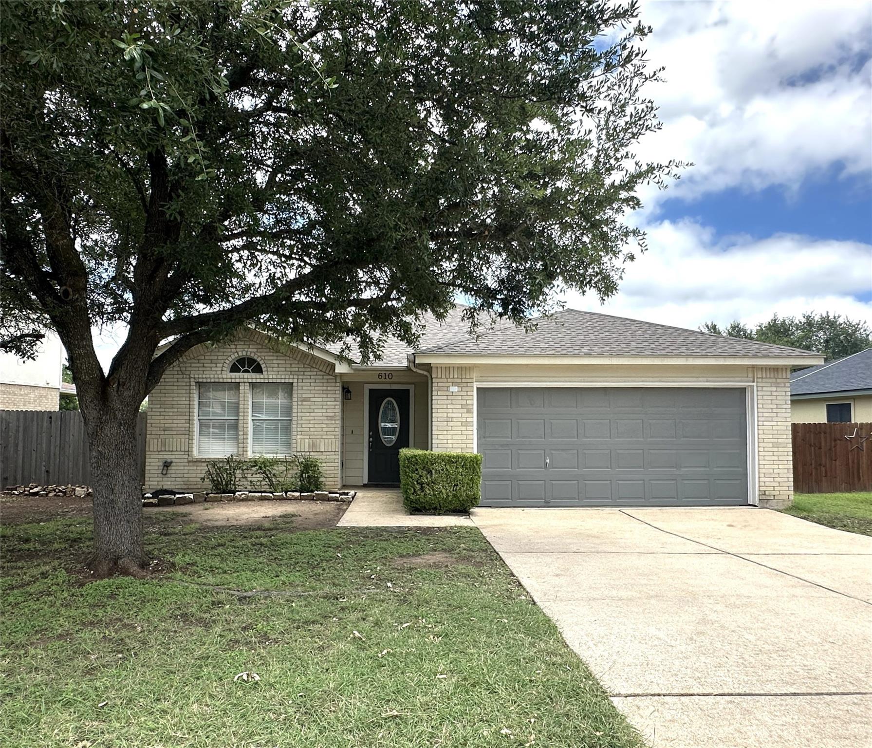 610 Riverway Ln Property Photo 1