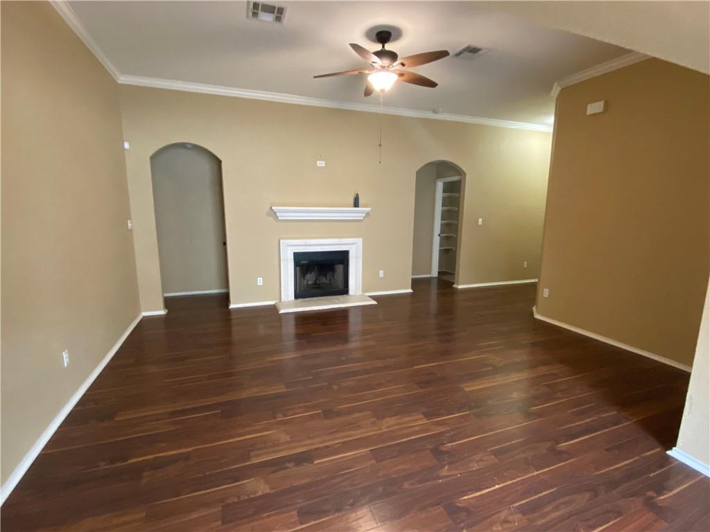 2806 Zachary Ln Property Photo 2