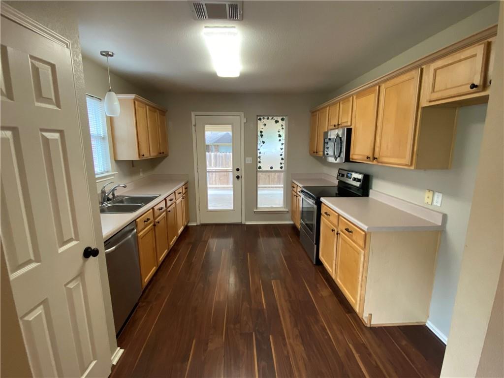 2806 Zachary Ln Property Photo 5