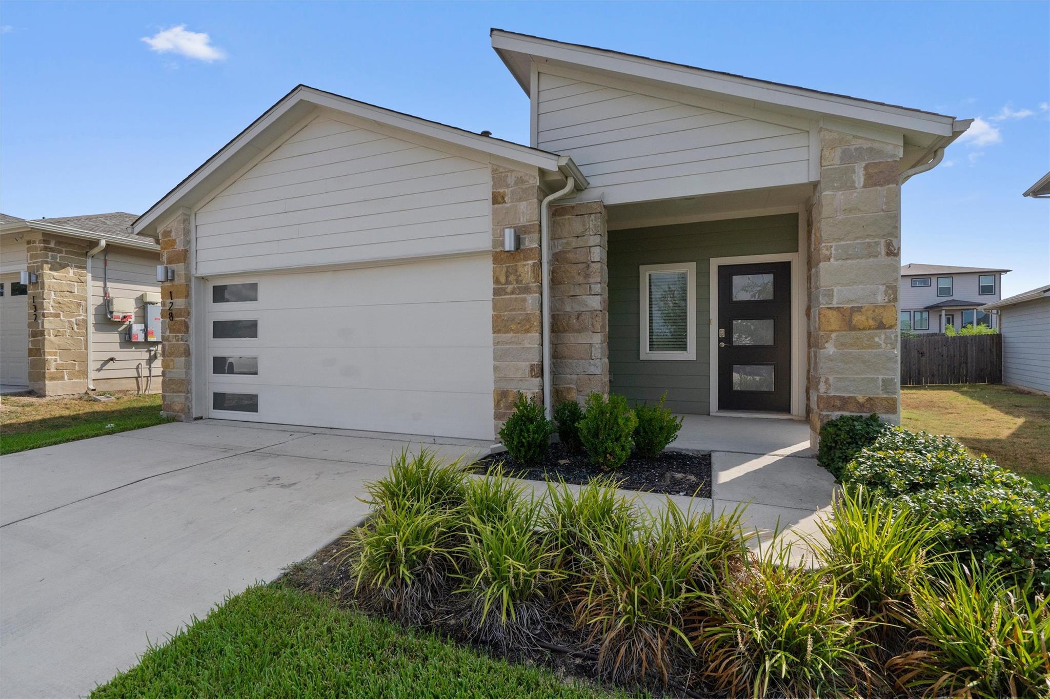 128 Scarborough Way Property Photo 1