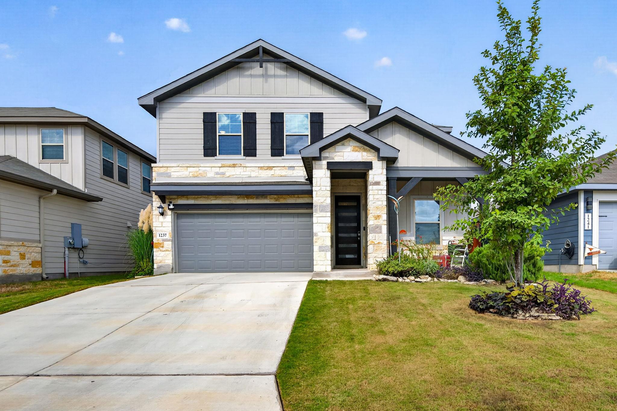 1237 Ella Crossing Xing Property Photo 1