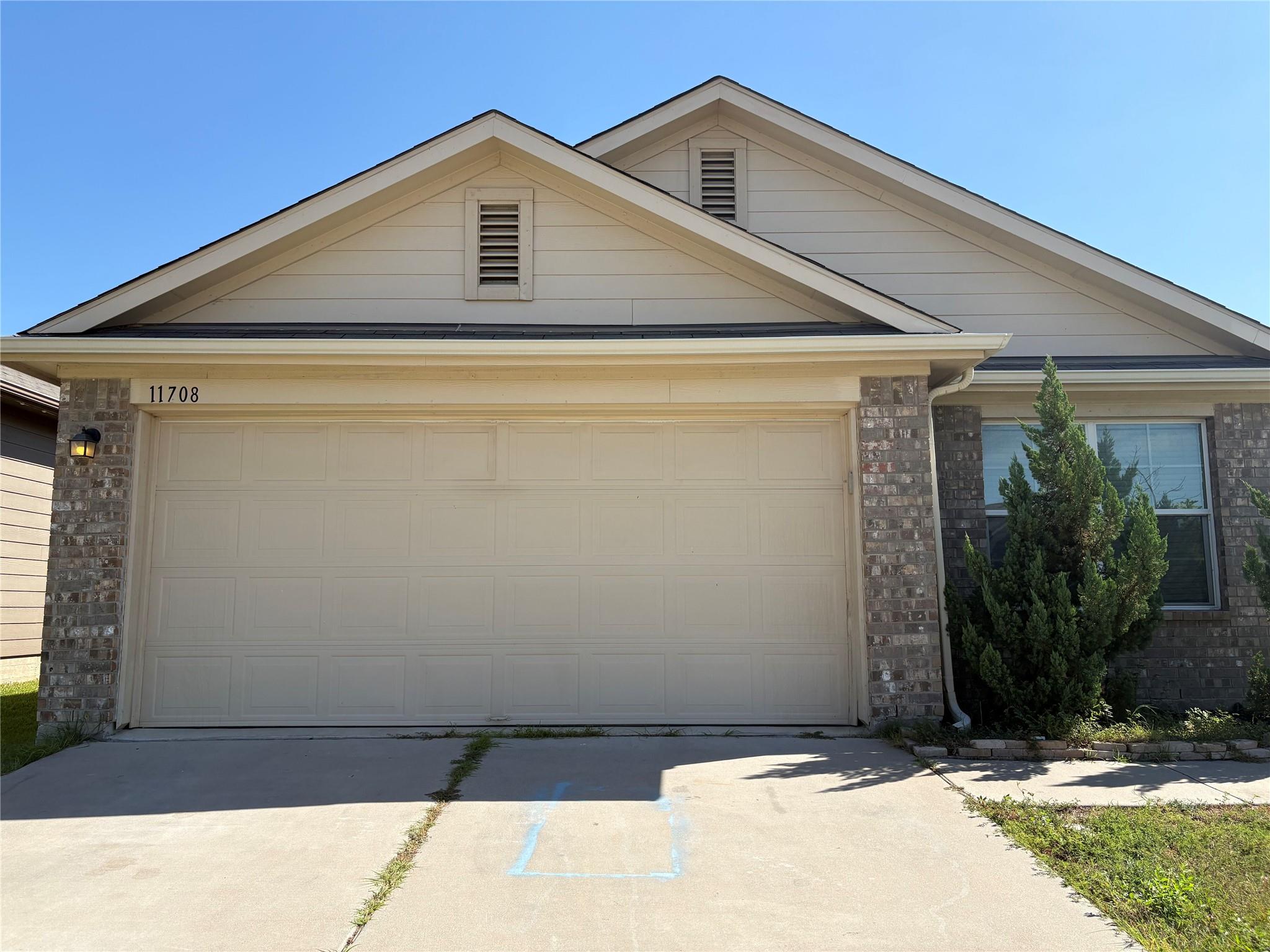 11708 Cambrian Rd Property Photo 2