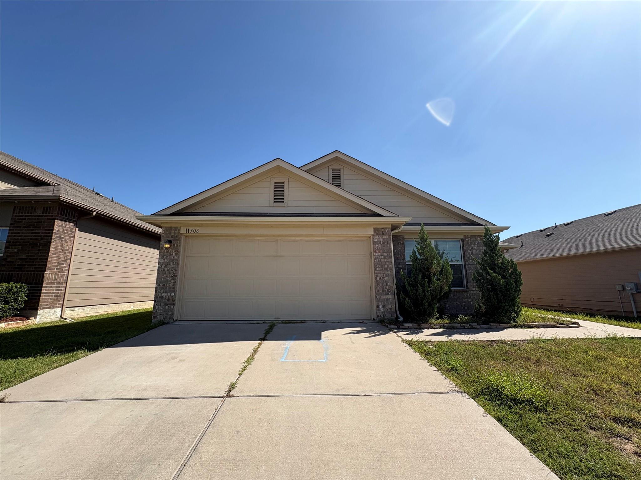 11708 Cambrian Rd Property Photo 3