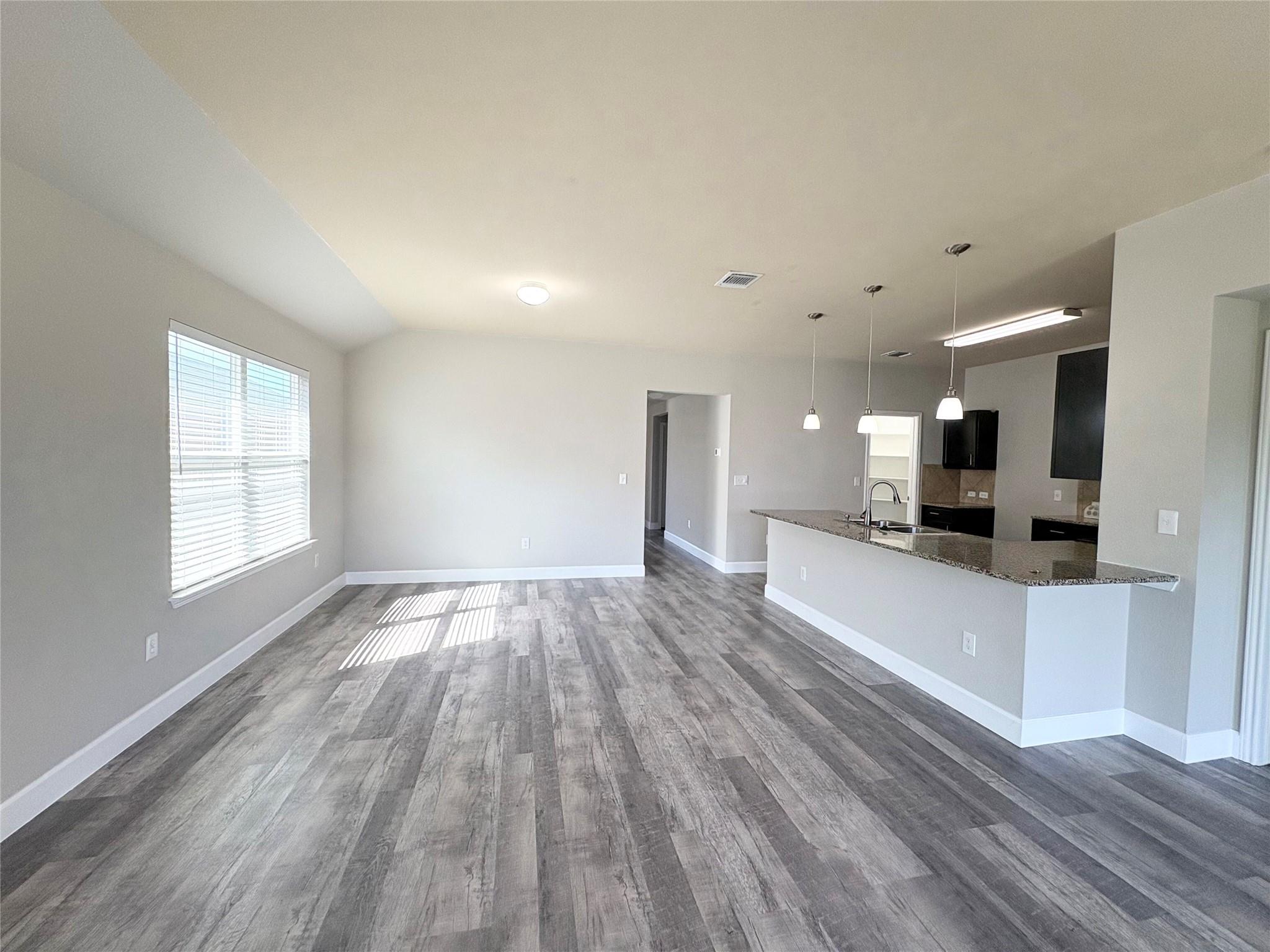 11708 Cambrian Rd Property Photo 9