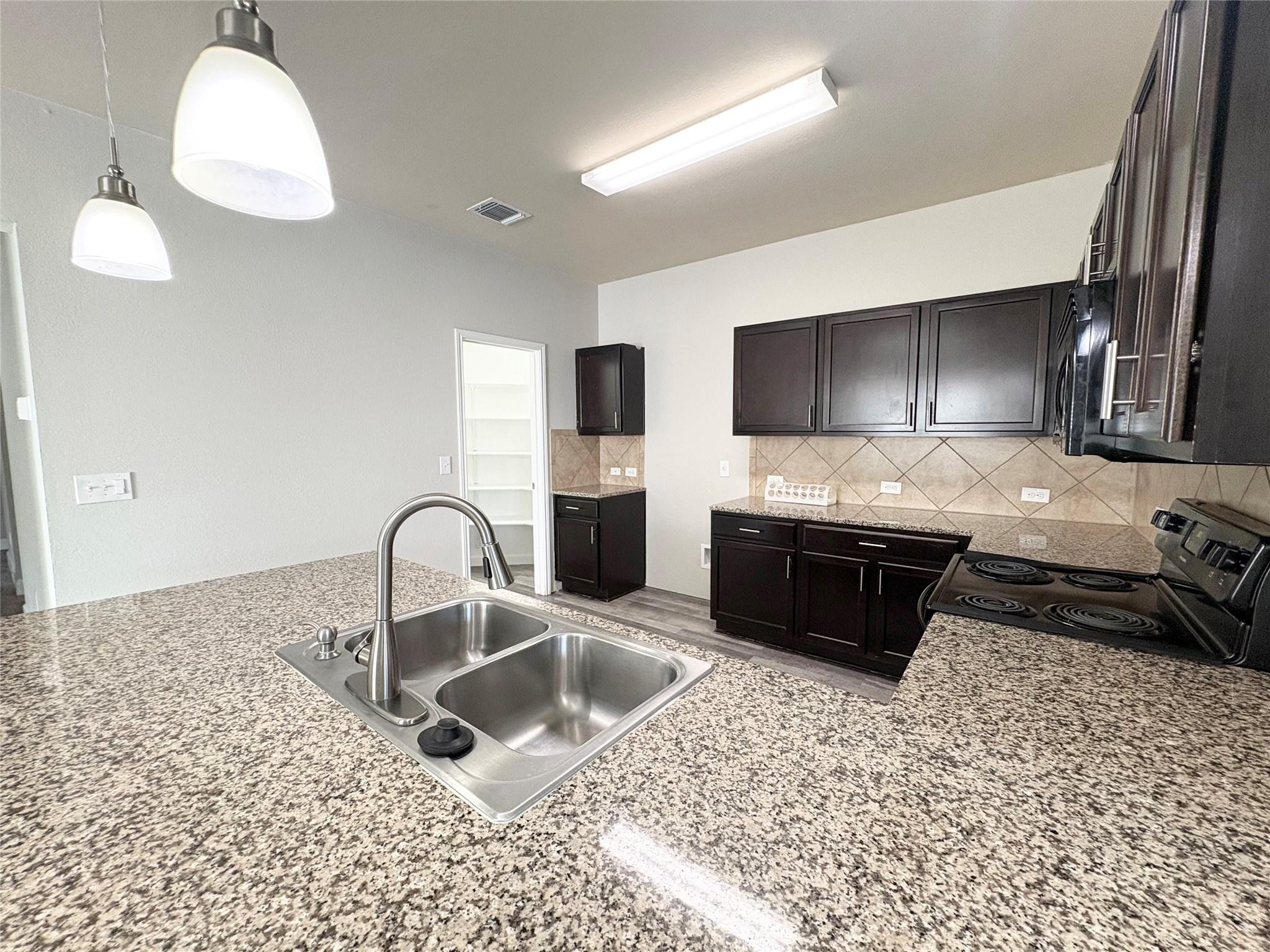 11708 Cambrian Rd Property Photo 14