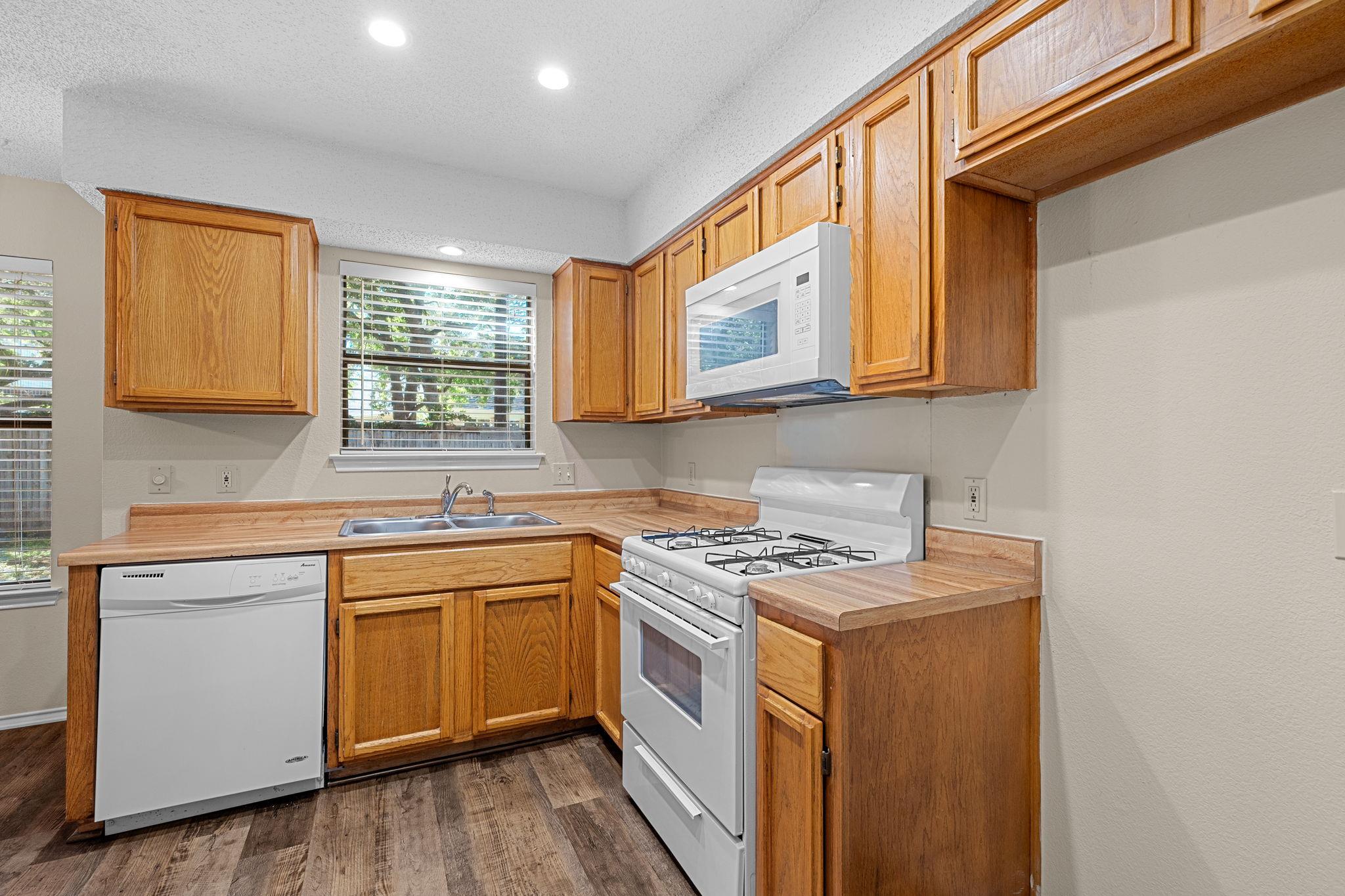 12918 Humphrey Dr Property Photo 8