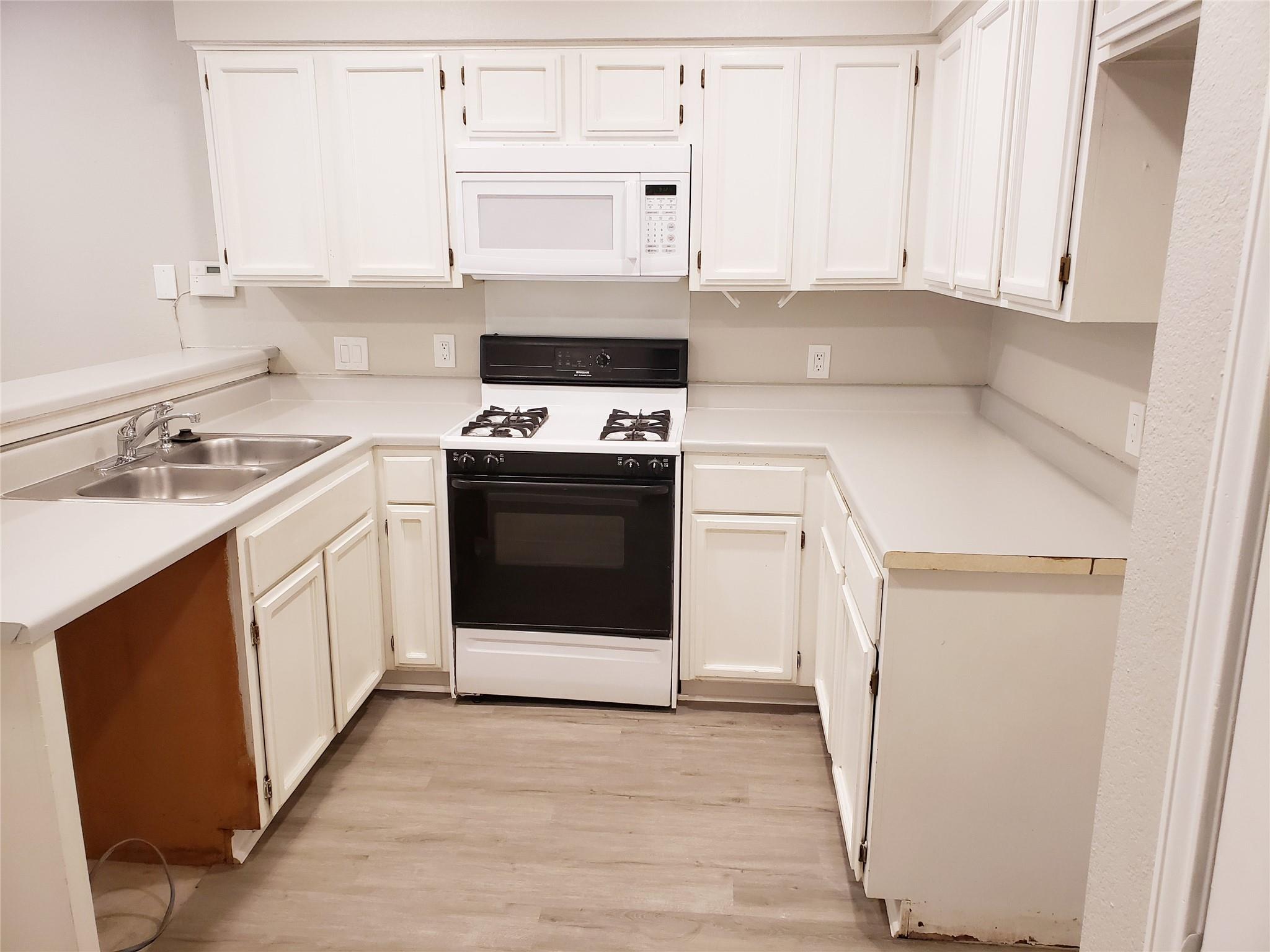 12913 Steeple Chase Dr Property Photo 8