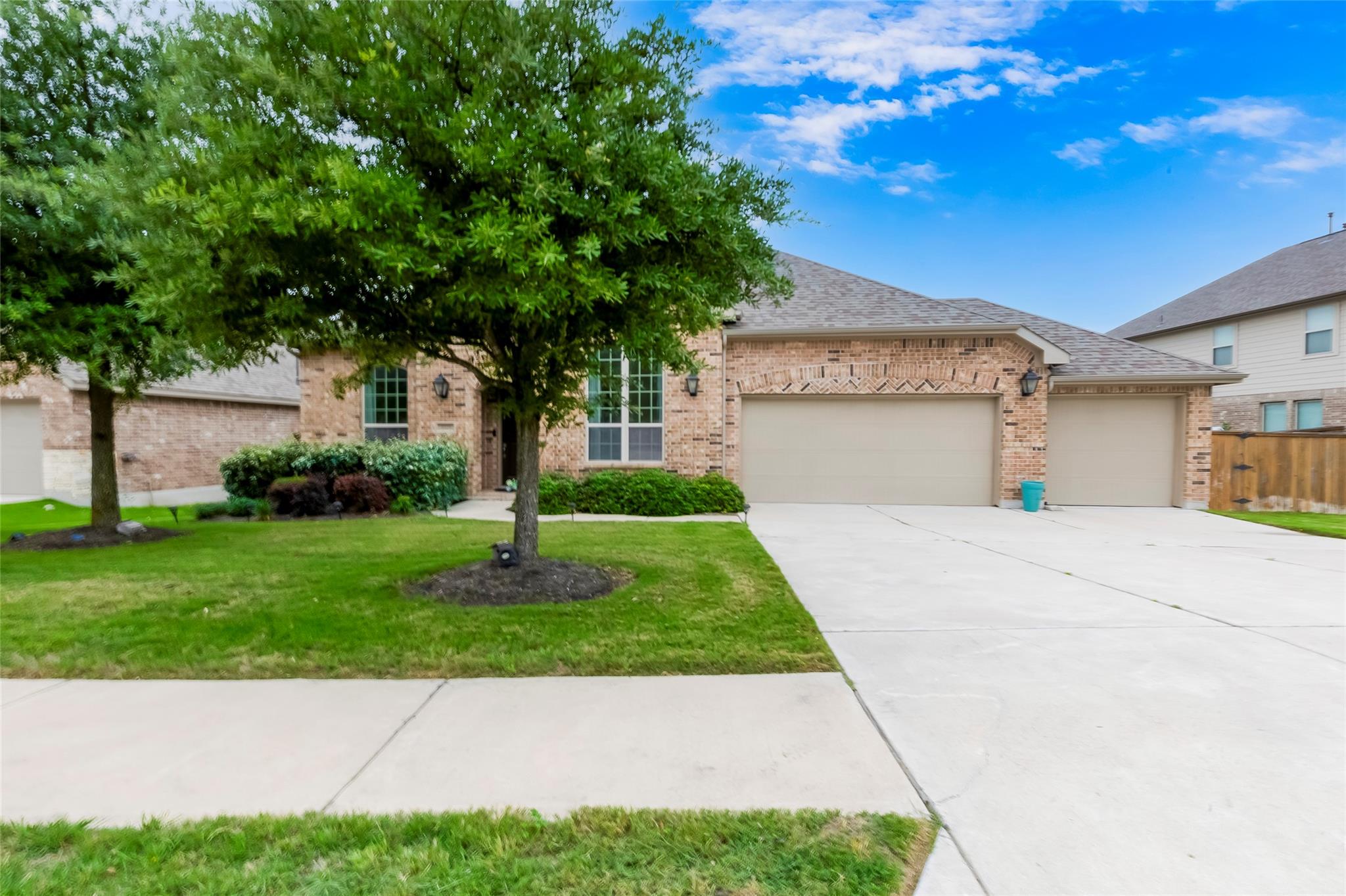 3525 De Soto Loop Property Photo 1