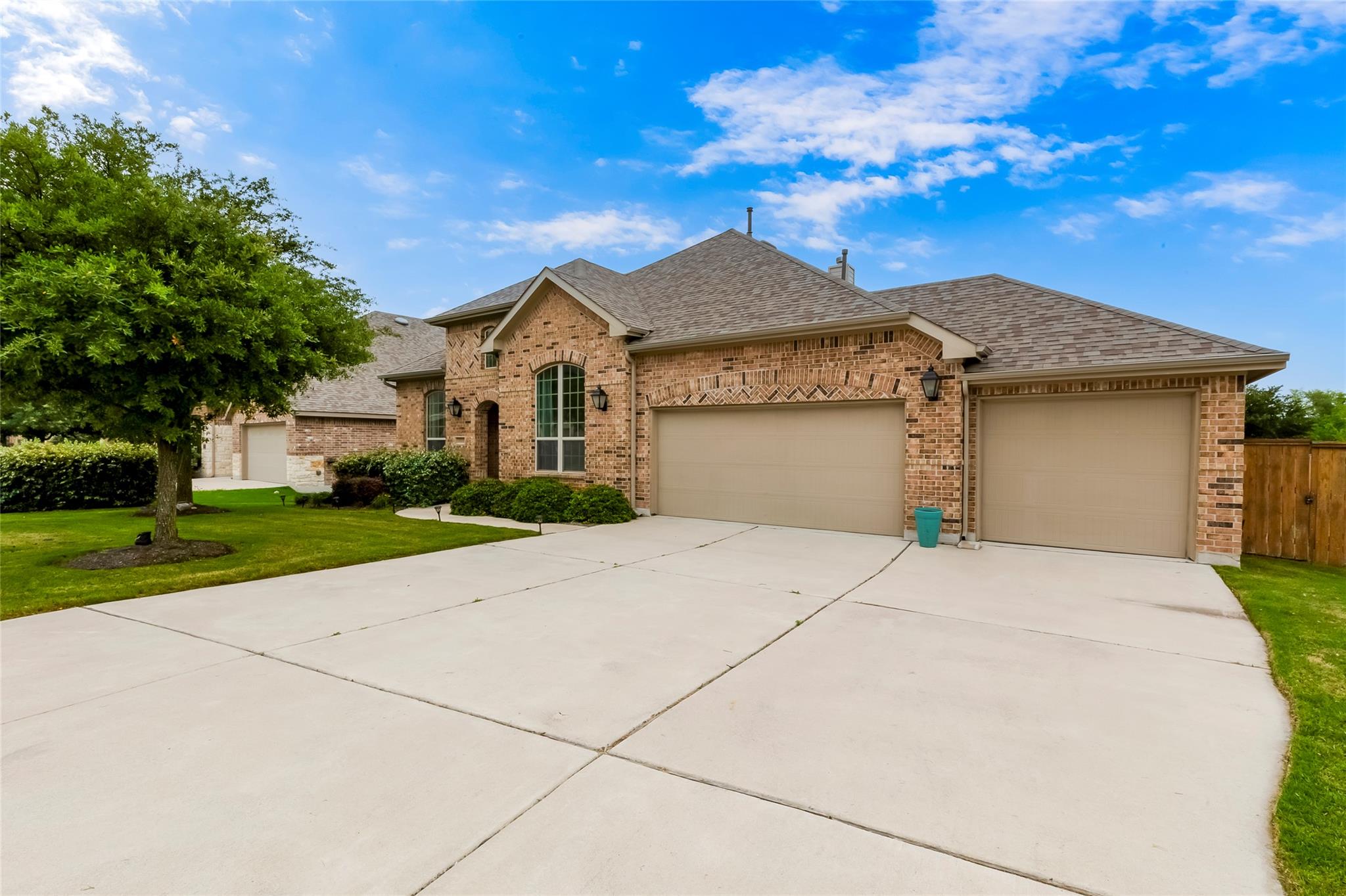 3525 De Soto Loop Property Photo 3