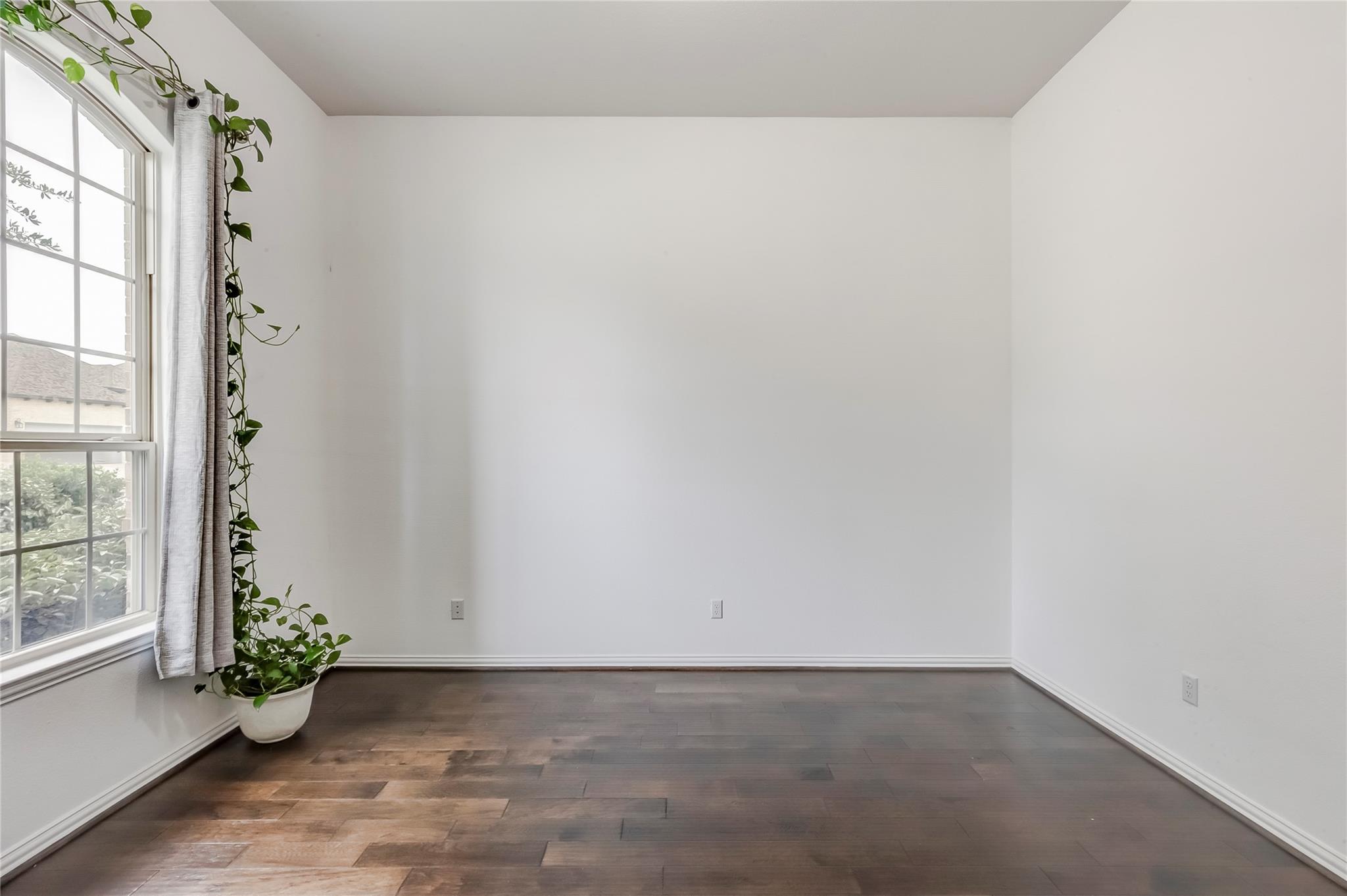 3525 De Soto Loop Property Photo 6