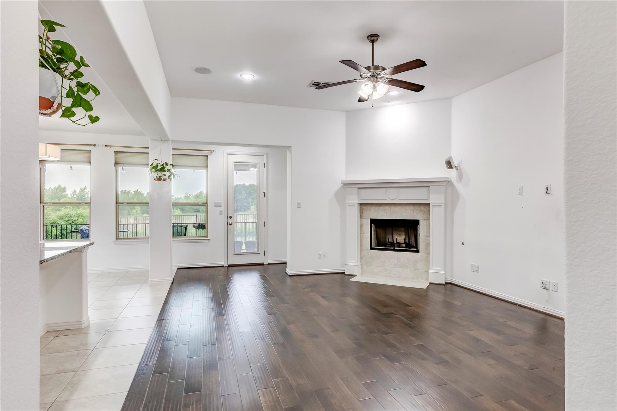 3525 De Soto Loop Property Photo 8