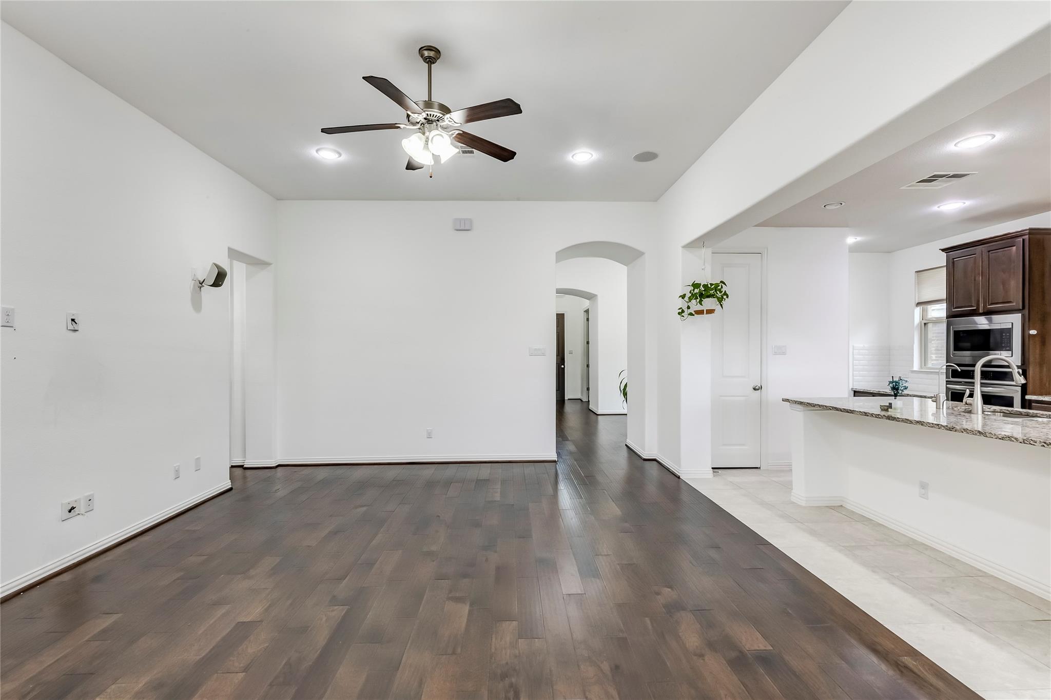 3525 De Soto Loop Property Photo 11