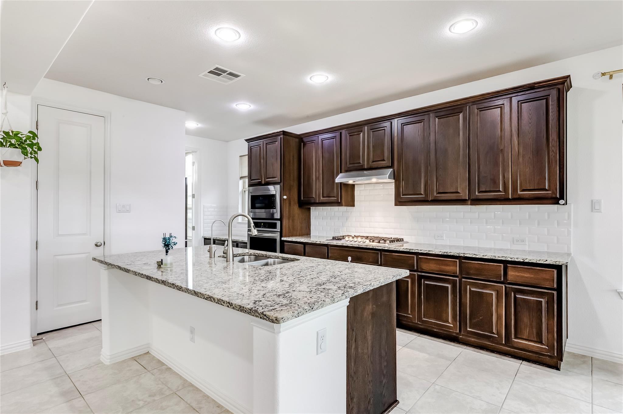 3525 De Soto Loop Property Photo 14