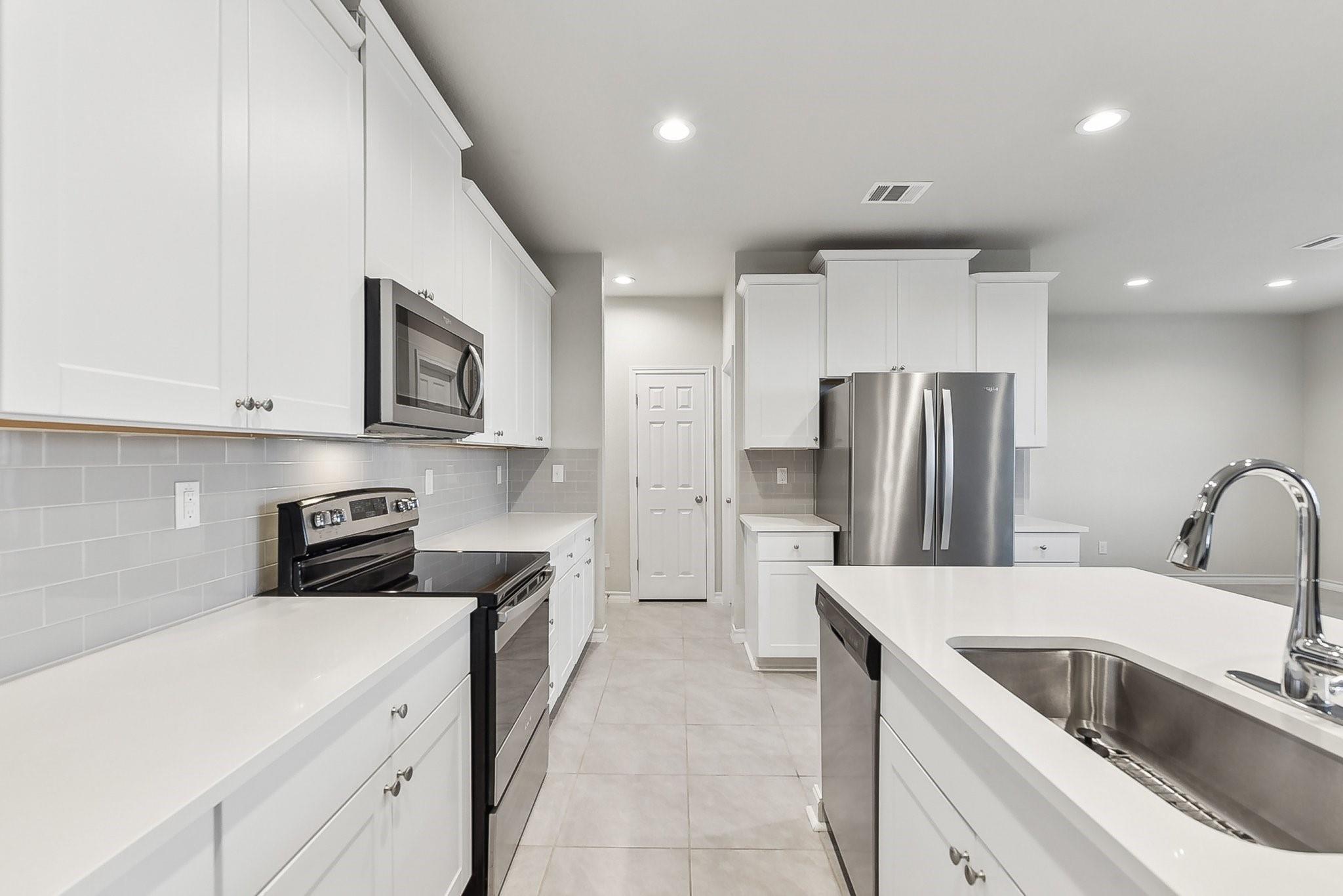 637 John Muir Trl 204 Property Photo 4