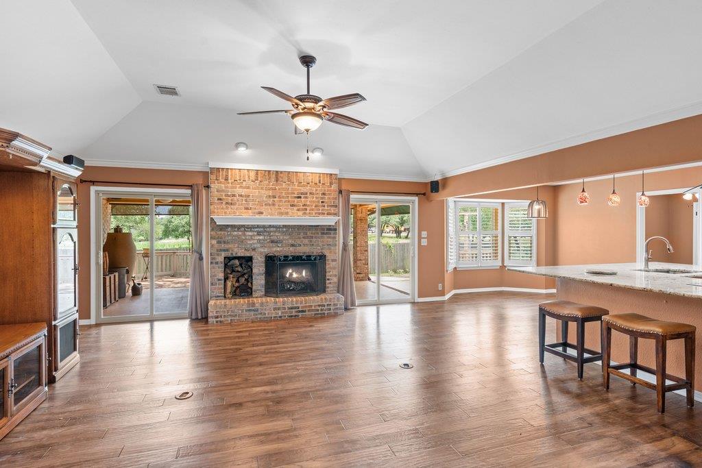 6801 Cactus Xing Property Photo 4