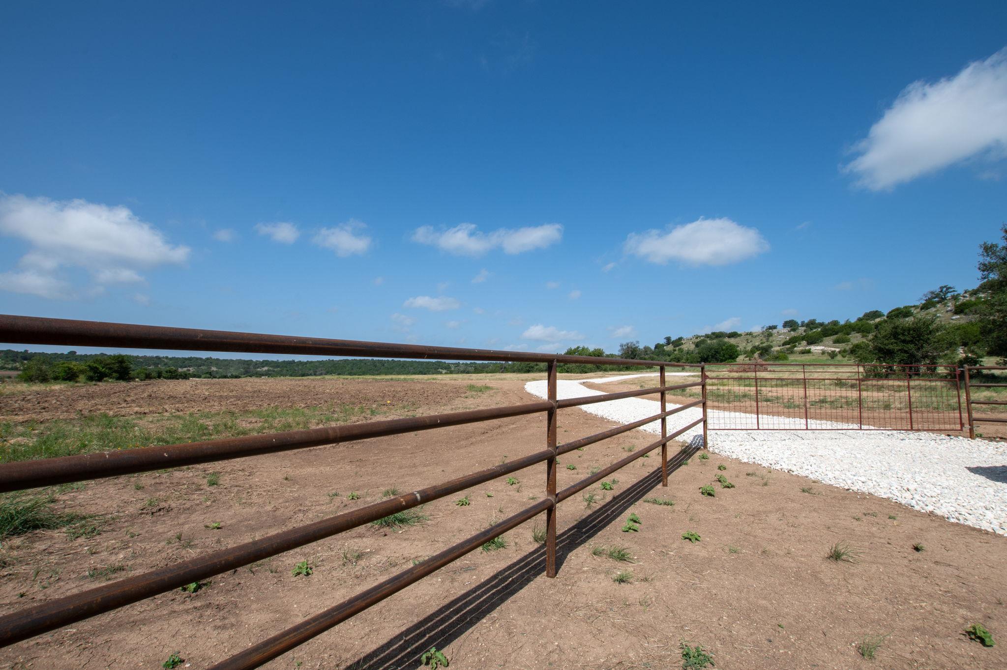 105 Fm-1047 None Property Photo 31