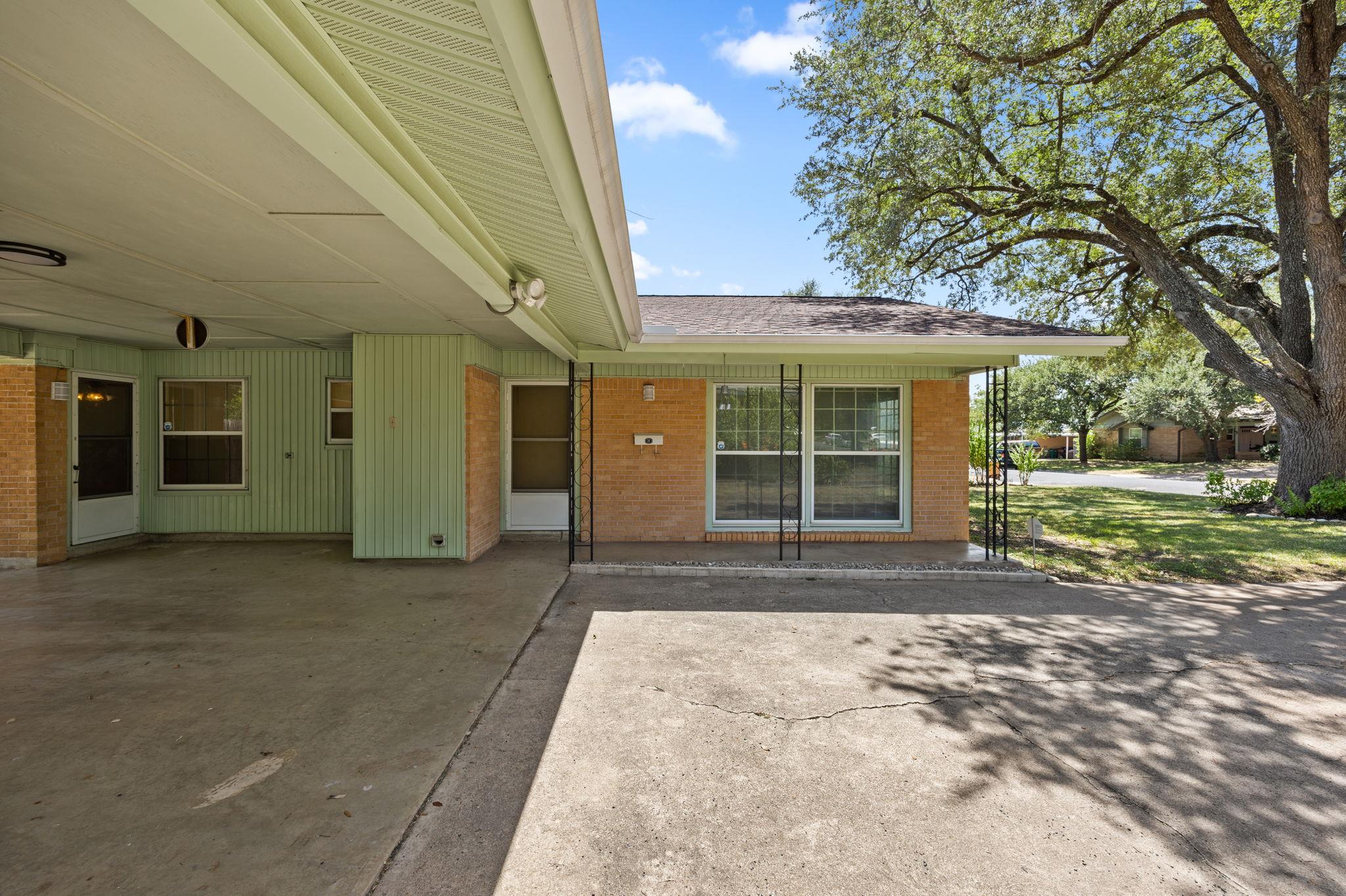 1702 Ridgemont Dr Property Photo 3