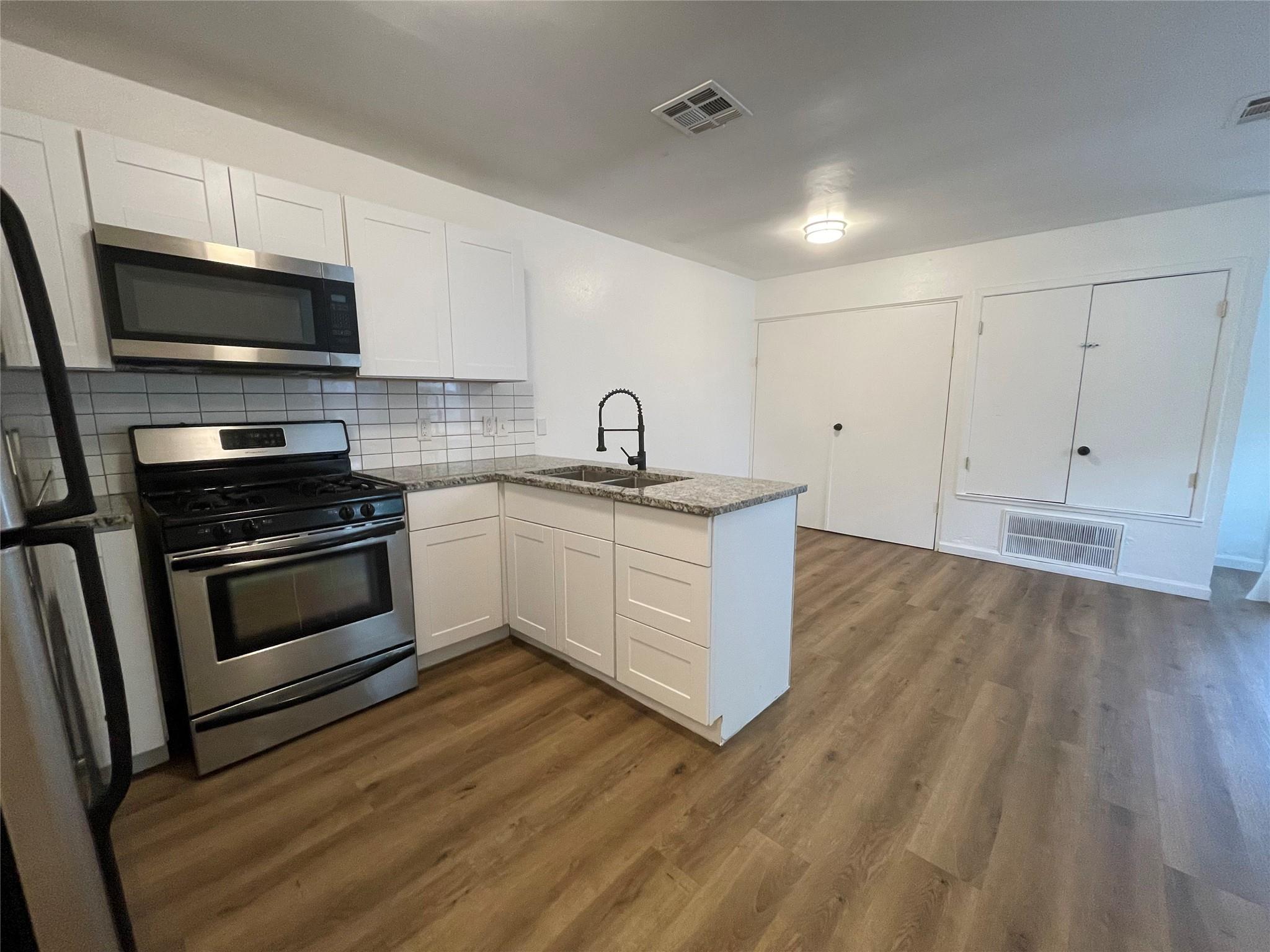 1118 Brookswood Ave #a&b Property Photo 6
