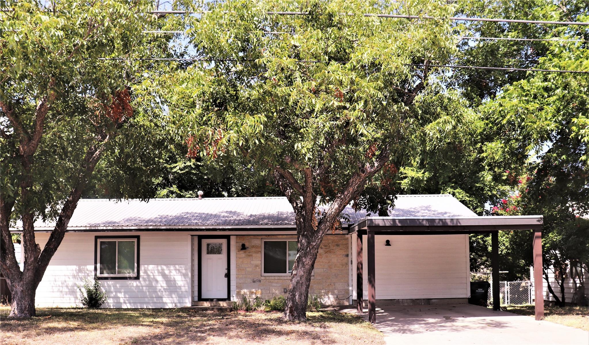 1002 N Main St Property Photo 1