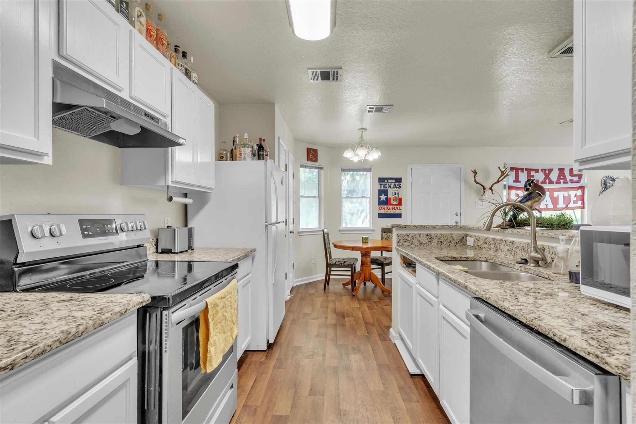 897-899 Sagewood Trl Property Photo 8