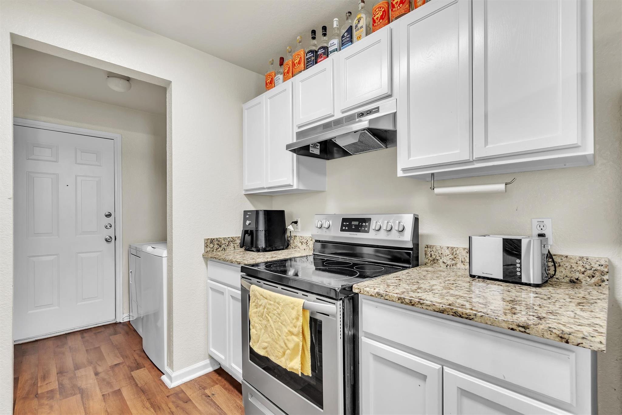 897-899 Sagewood Trl Property Photo 9