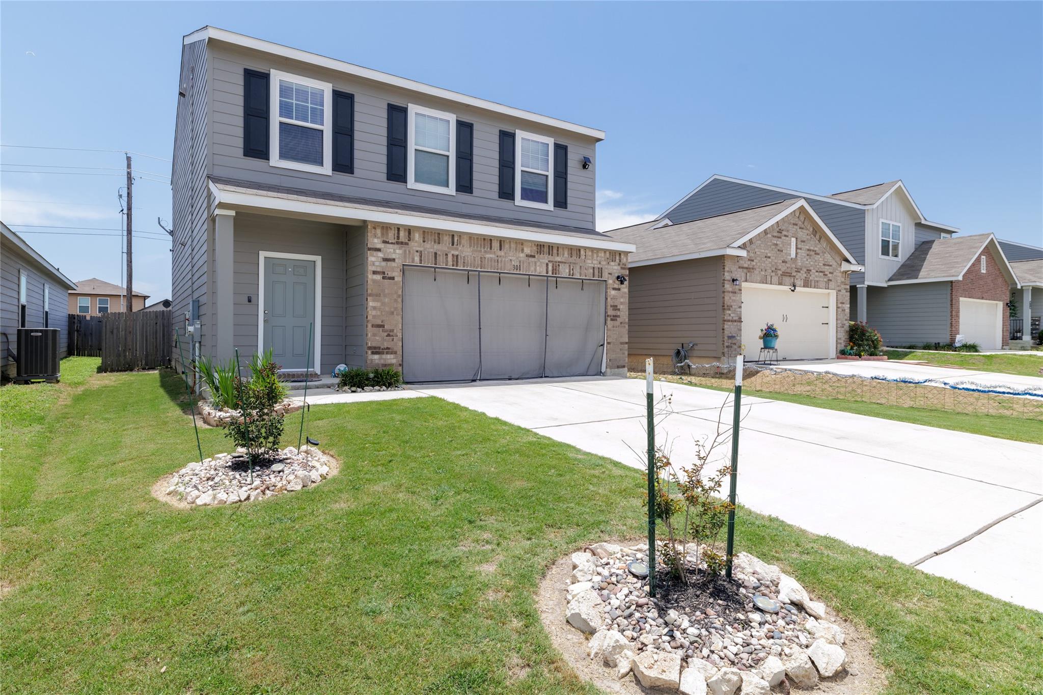 301 Wonderful Life Way Property Photo 1