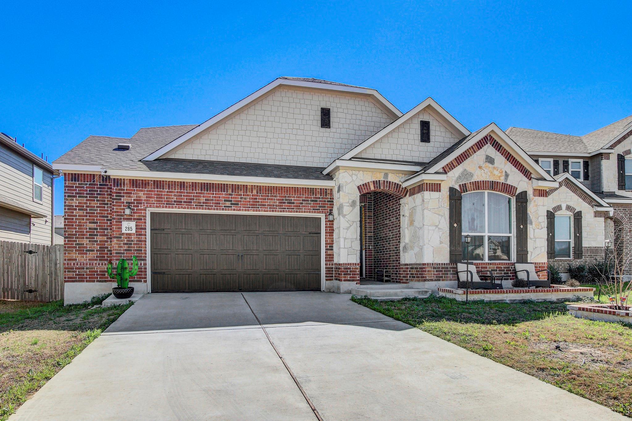 285 Kat Garnet Dr Property Photo 1