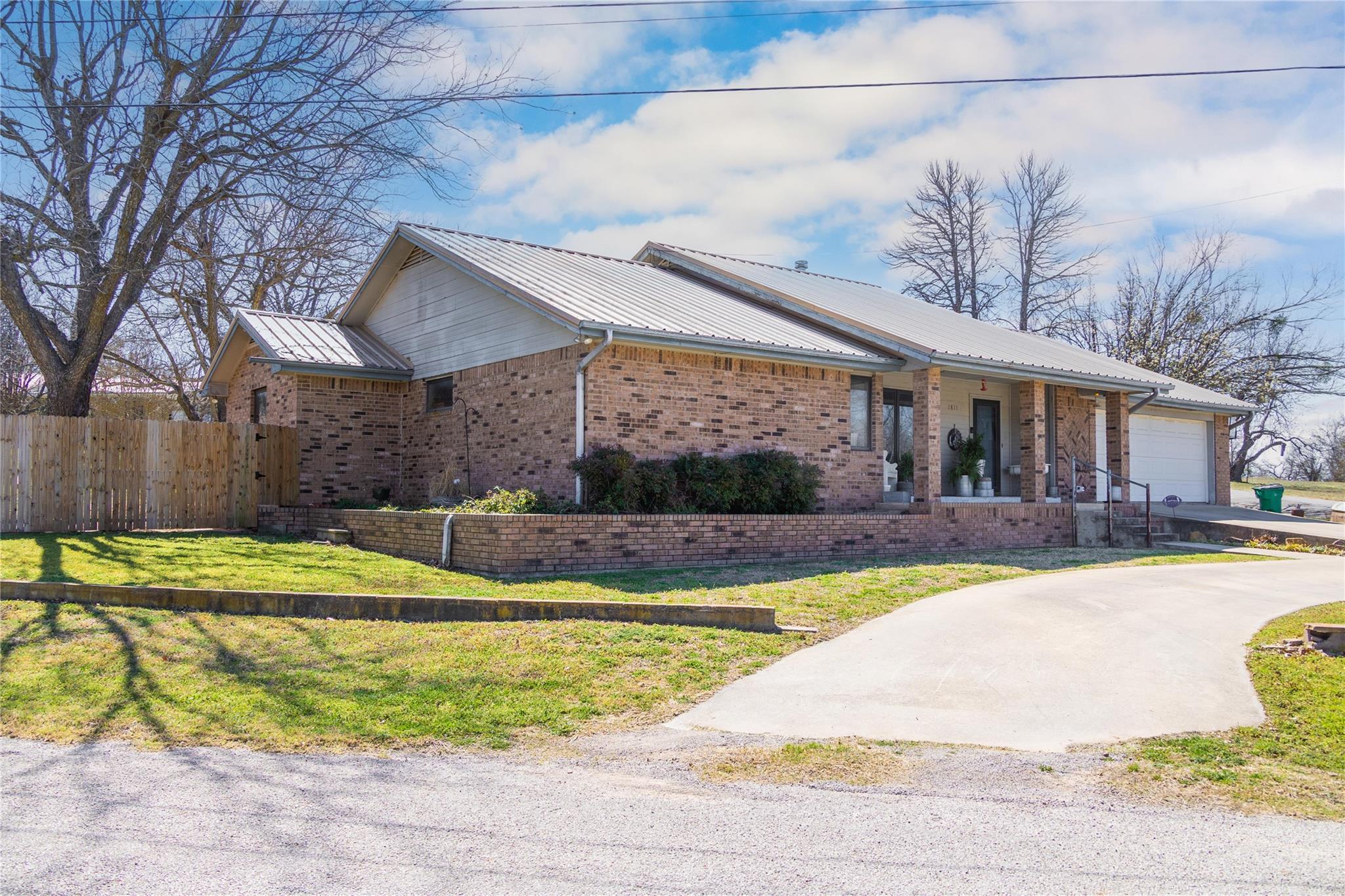 1811 Saylor St Property Photo