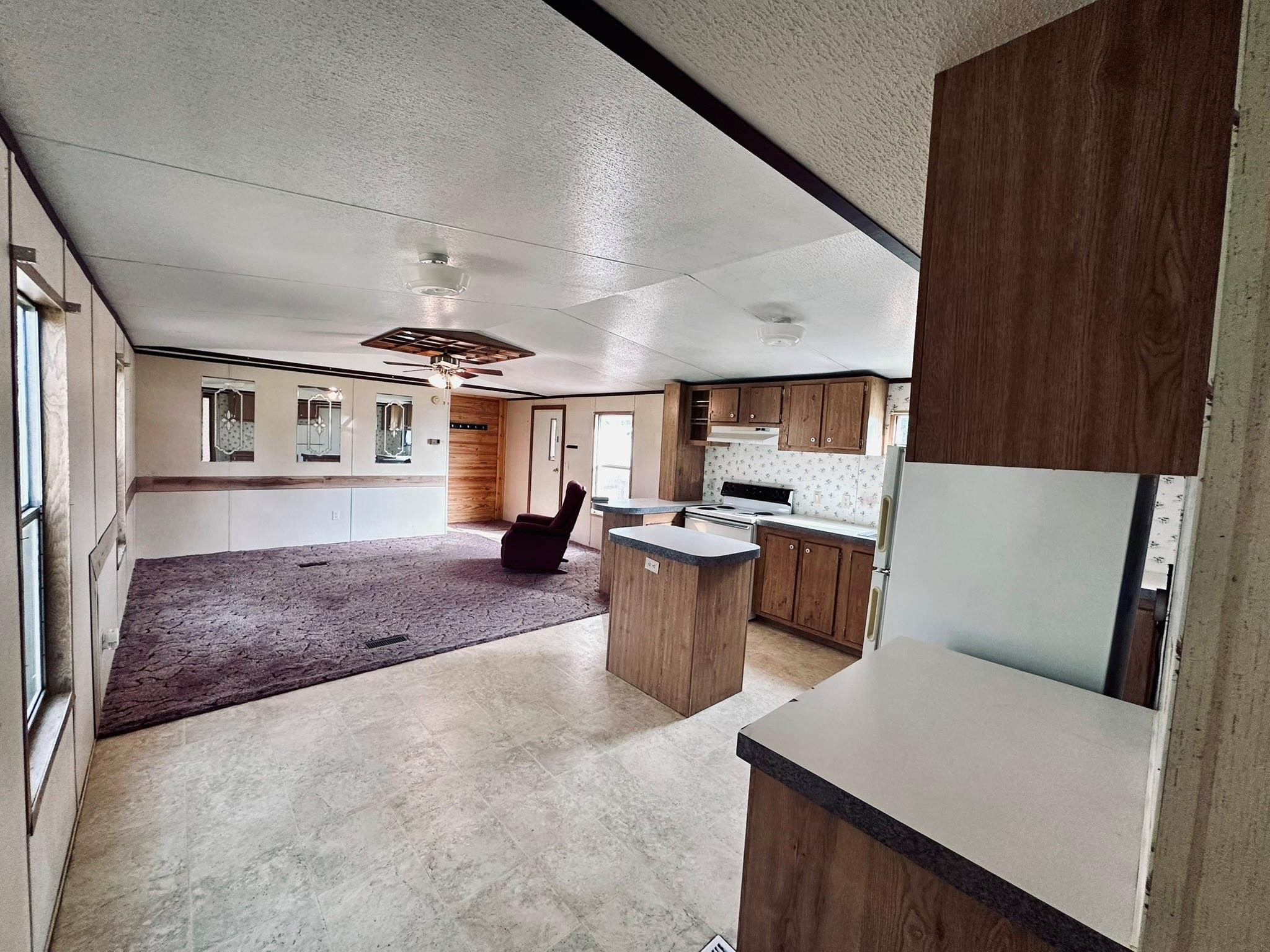 23707 Windy Valley Rd Property Photo 4