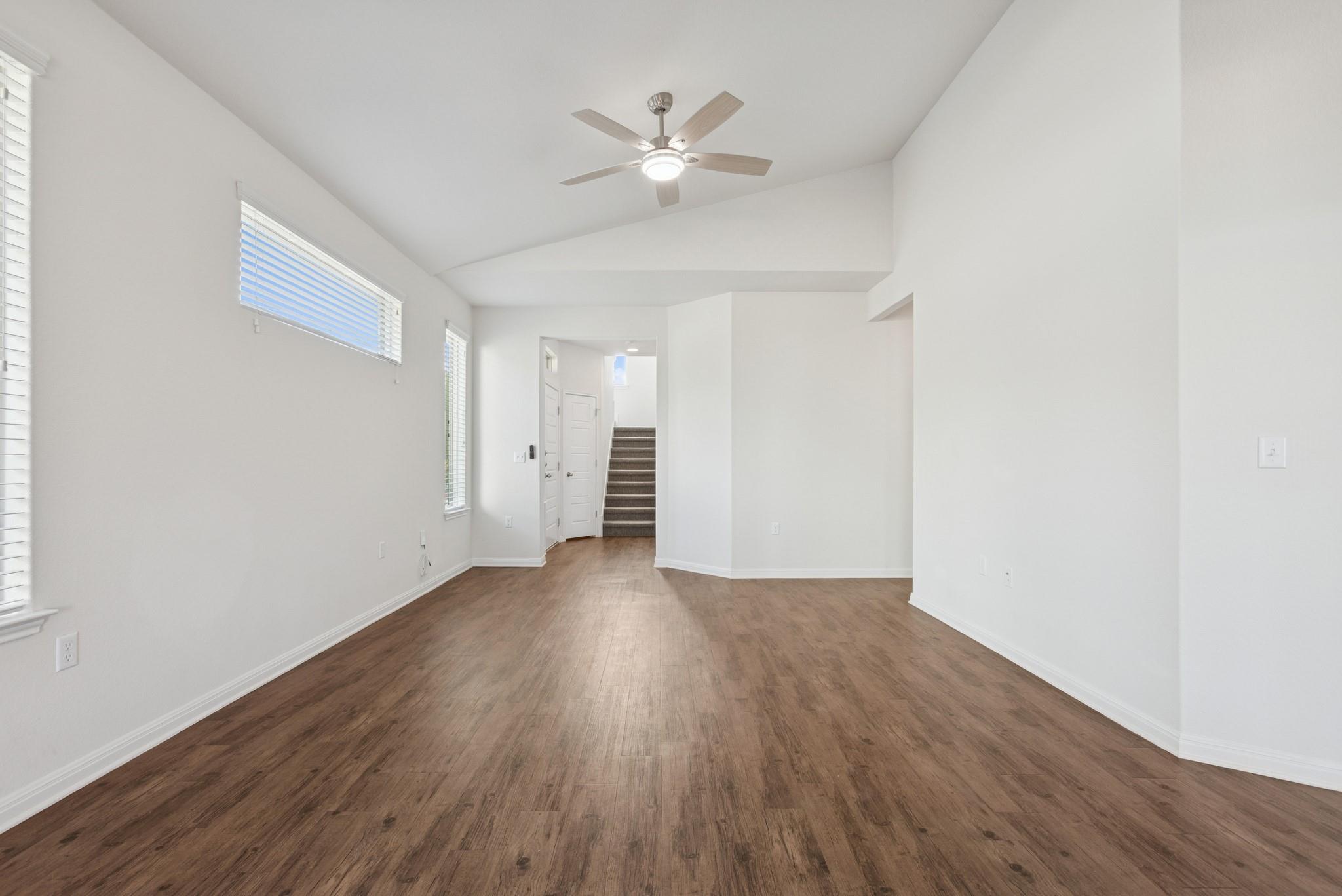 6104 Steep Cactus Trl Property Photo 3