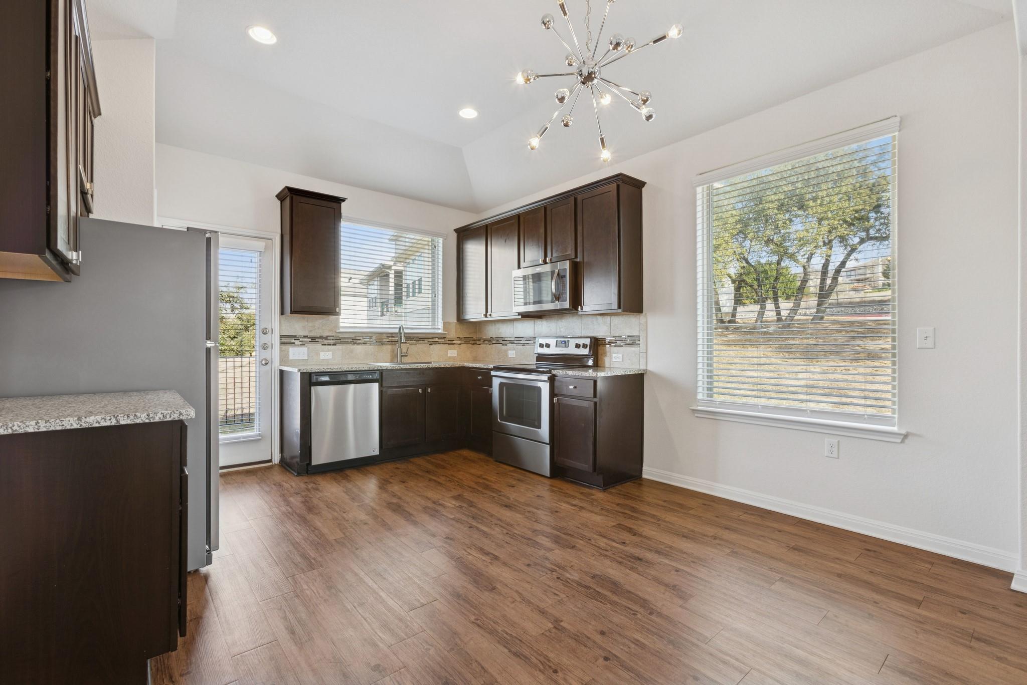 6104 Steep Cactus Trl Property Photo 4