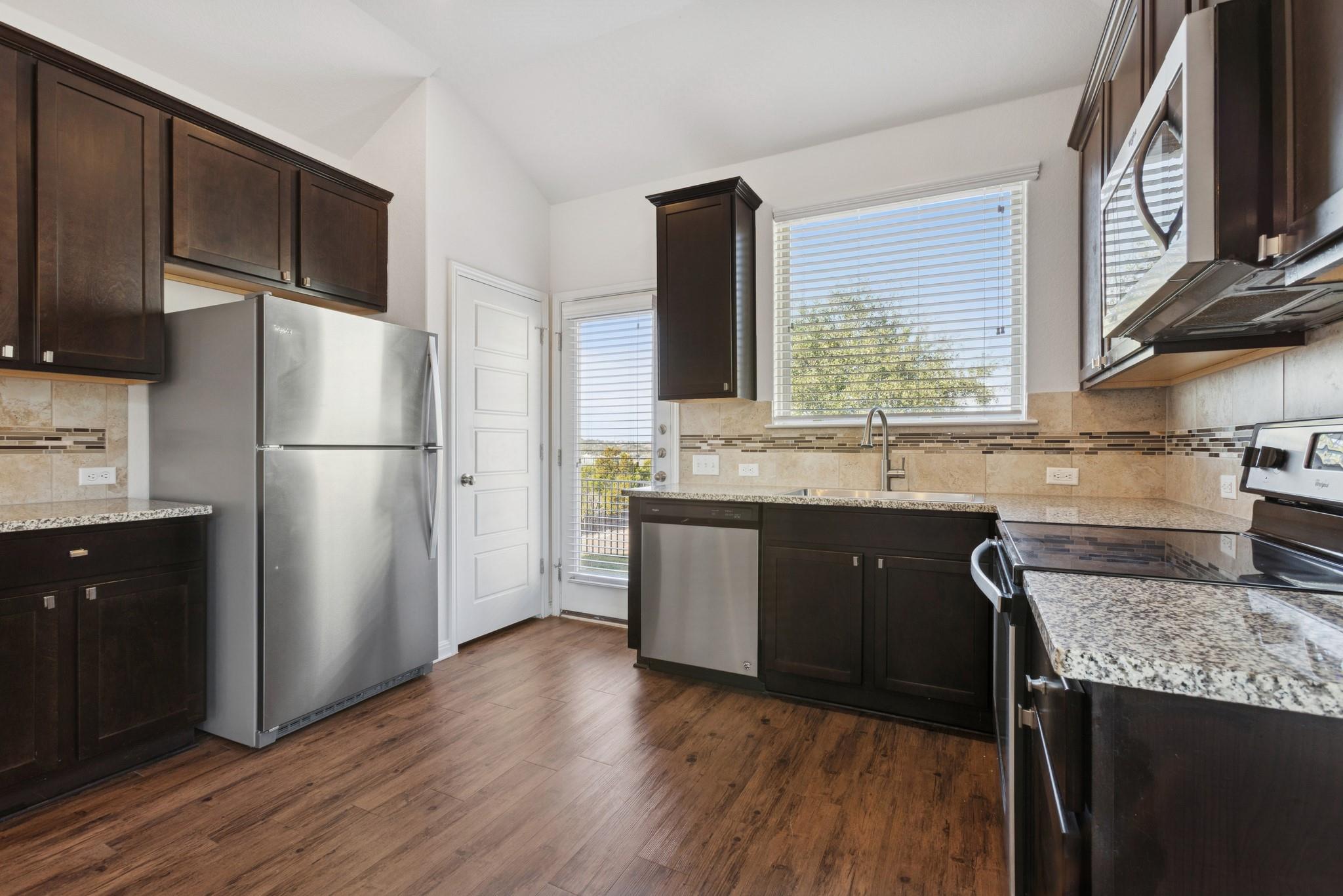 6104 Steep Cactus Trl Property Photo 5