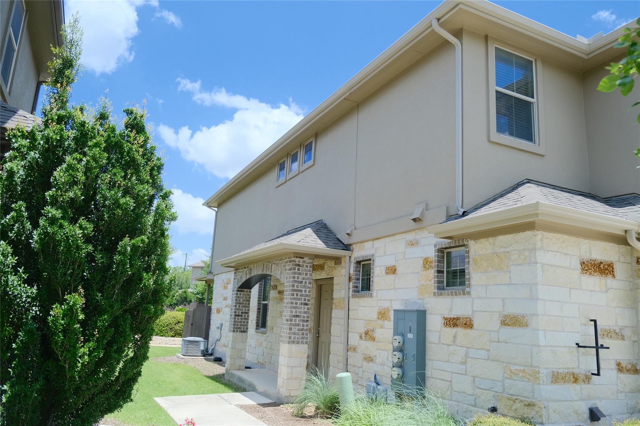 2880 Donnell Dr #801 Property Photo 2