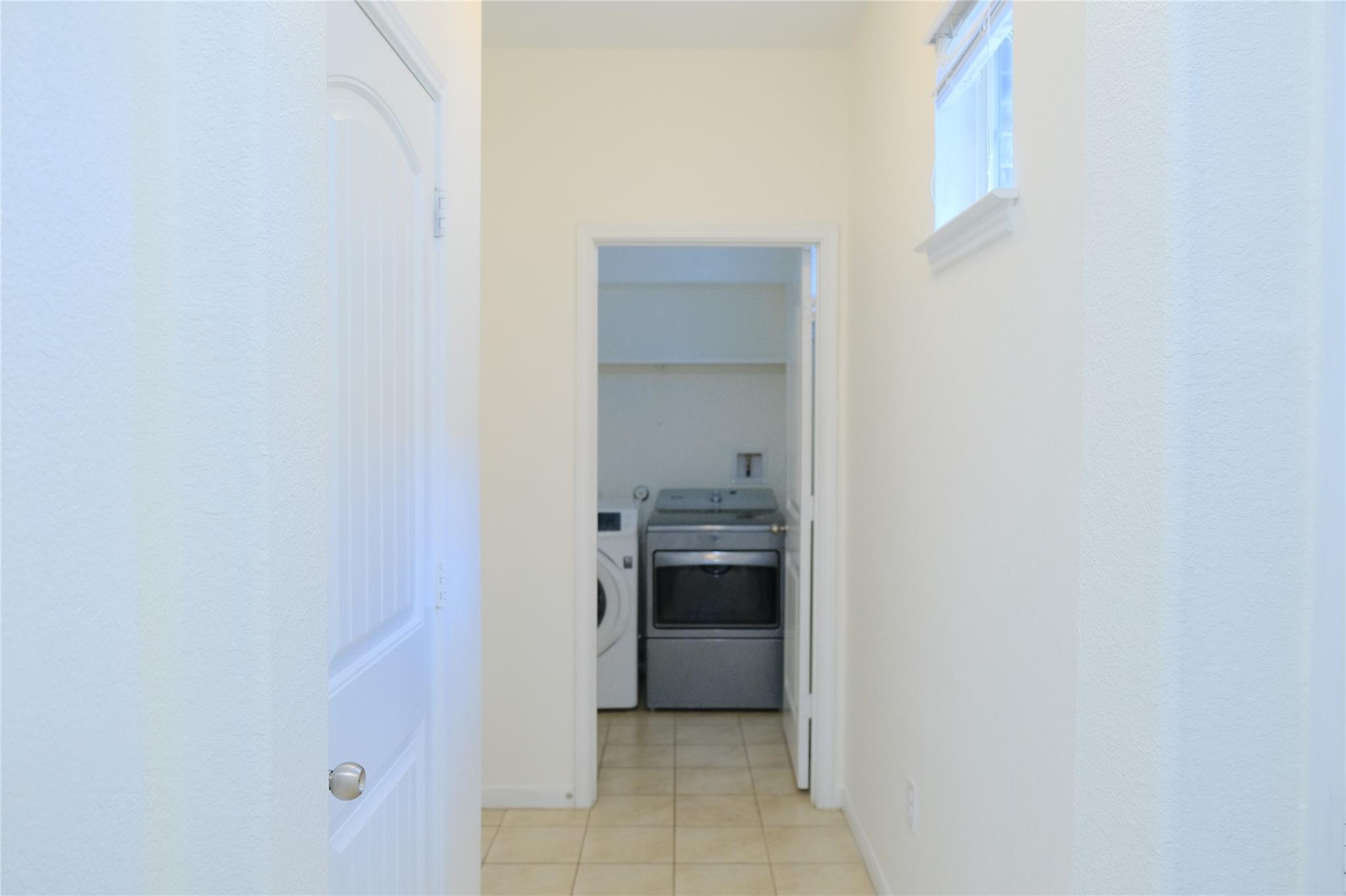 2880 Donnell Dr #801 Property Photo 4