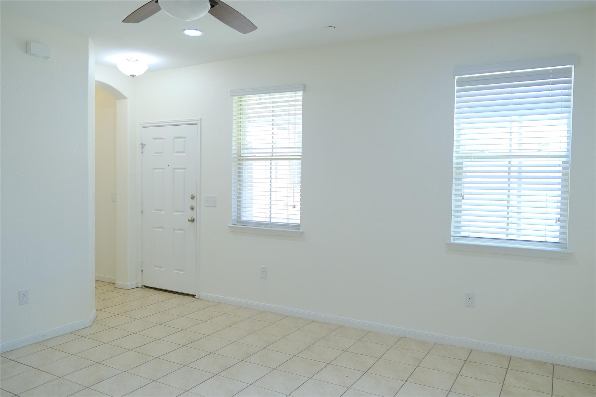 2880 Donnell Dr #801 Property Photo 6