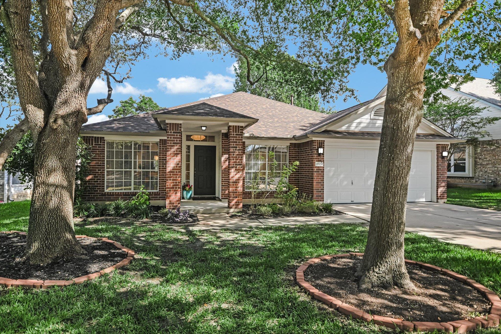 8909 Lanna Bluff Loop Property Photo 1