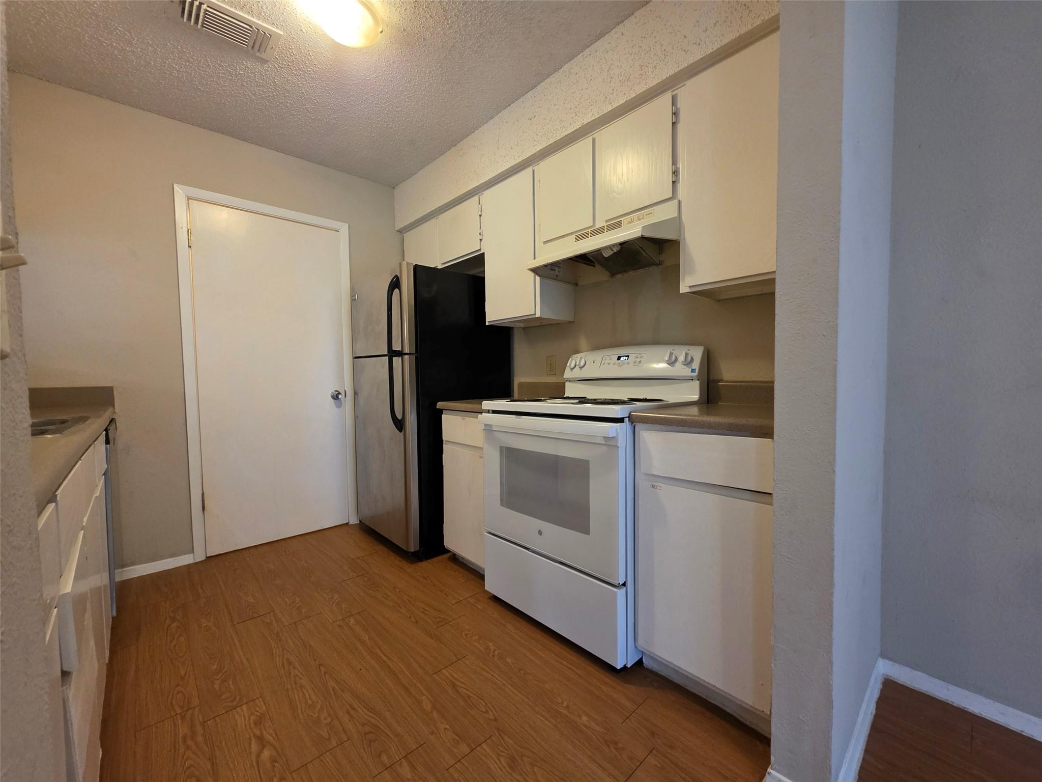 11900 Alpheus Ave #b Property Photo 6
