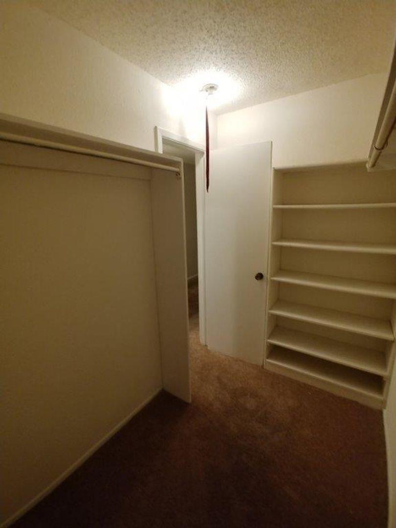 701 W 25th St #8 Property Photo 8