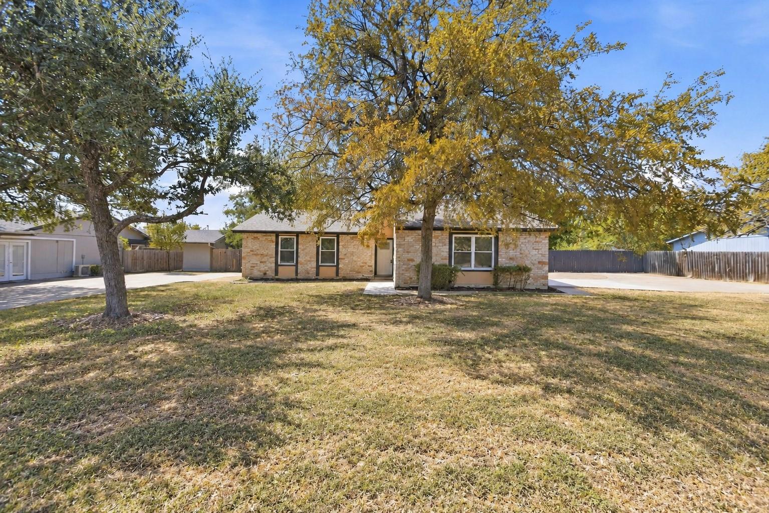 1903 S West Dr Property Photo 2