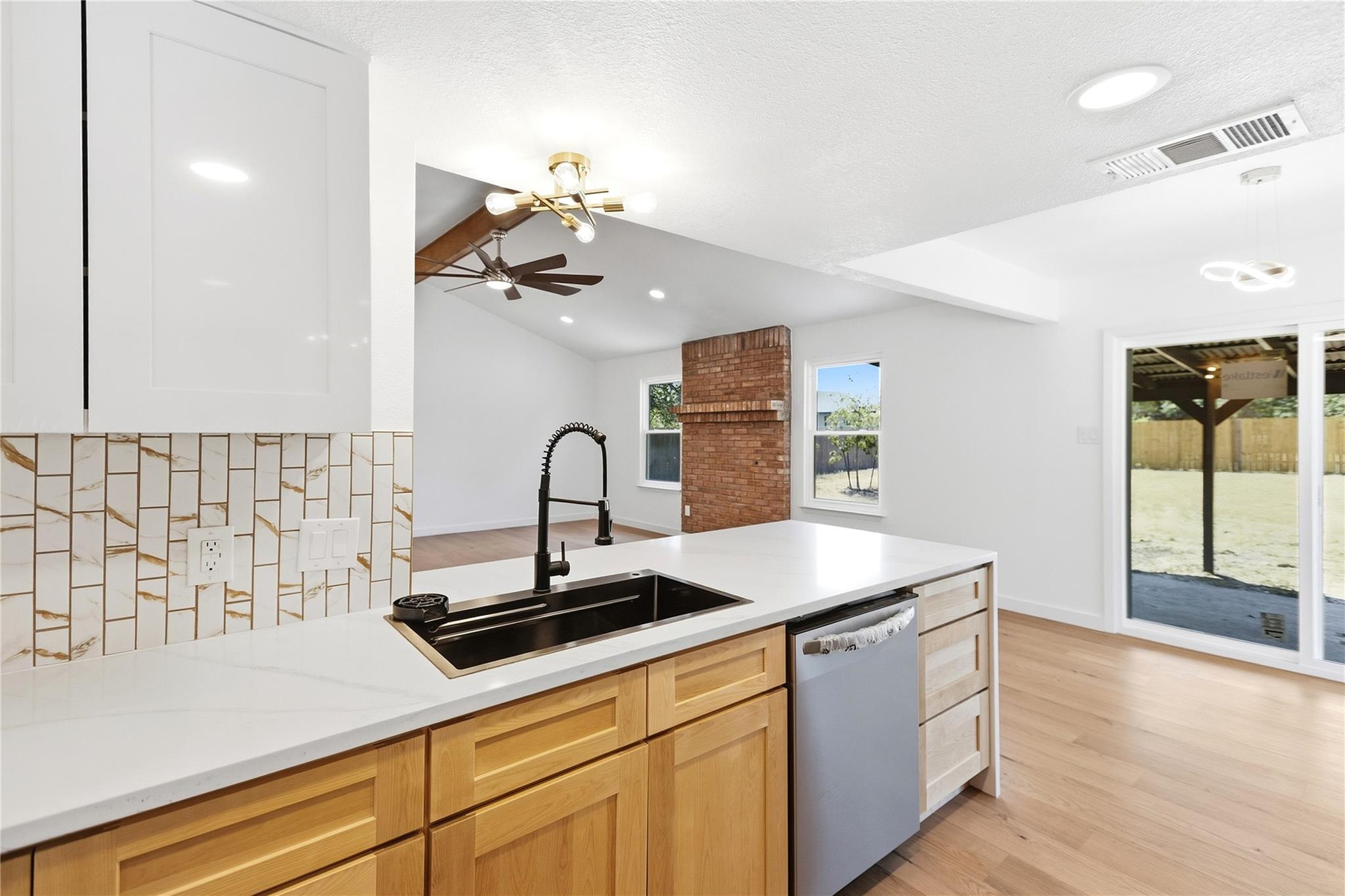 1903 S West Dr Property Photo 6