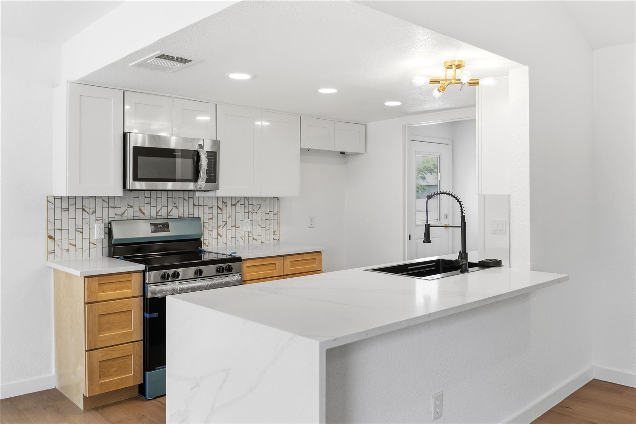 1903 S West Dr Property Photo 9