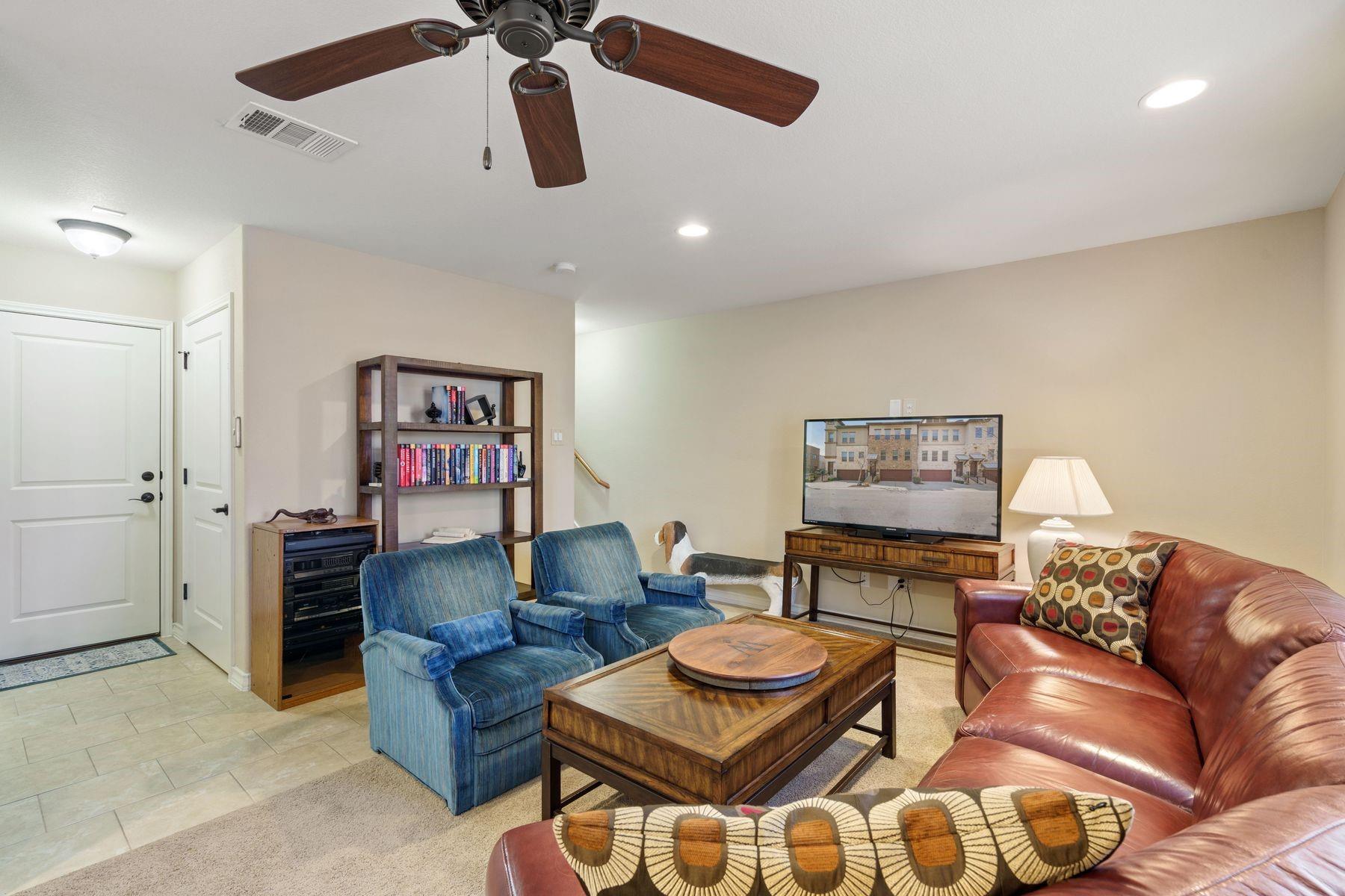 1005 Highknoll Ln Property Photo 28