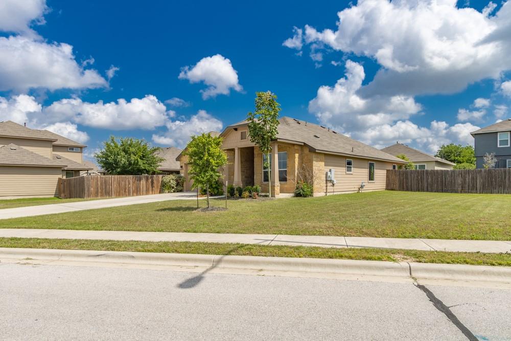 1411 Elbe St Property Photo 2