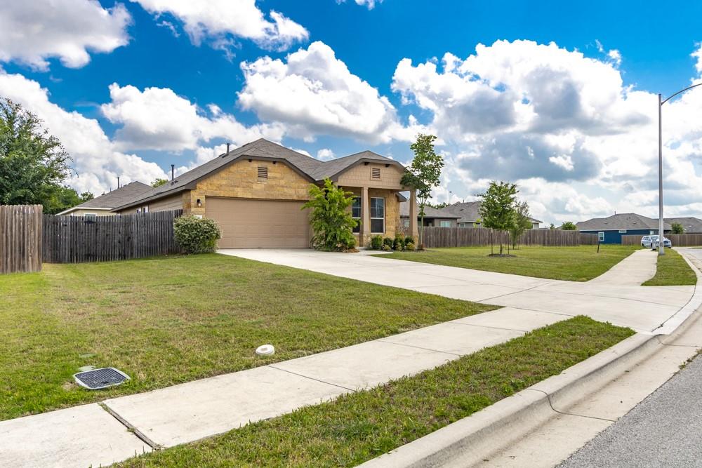 1411 Elbe St Property Photo 3